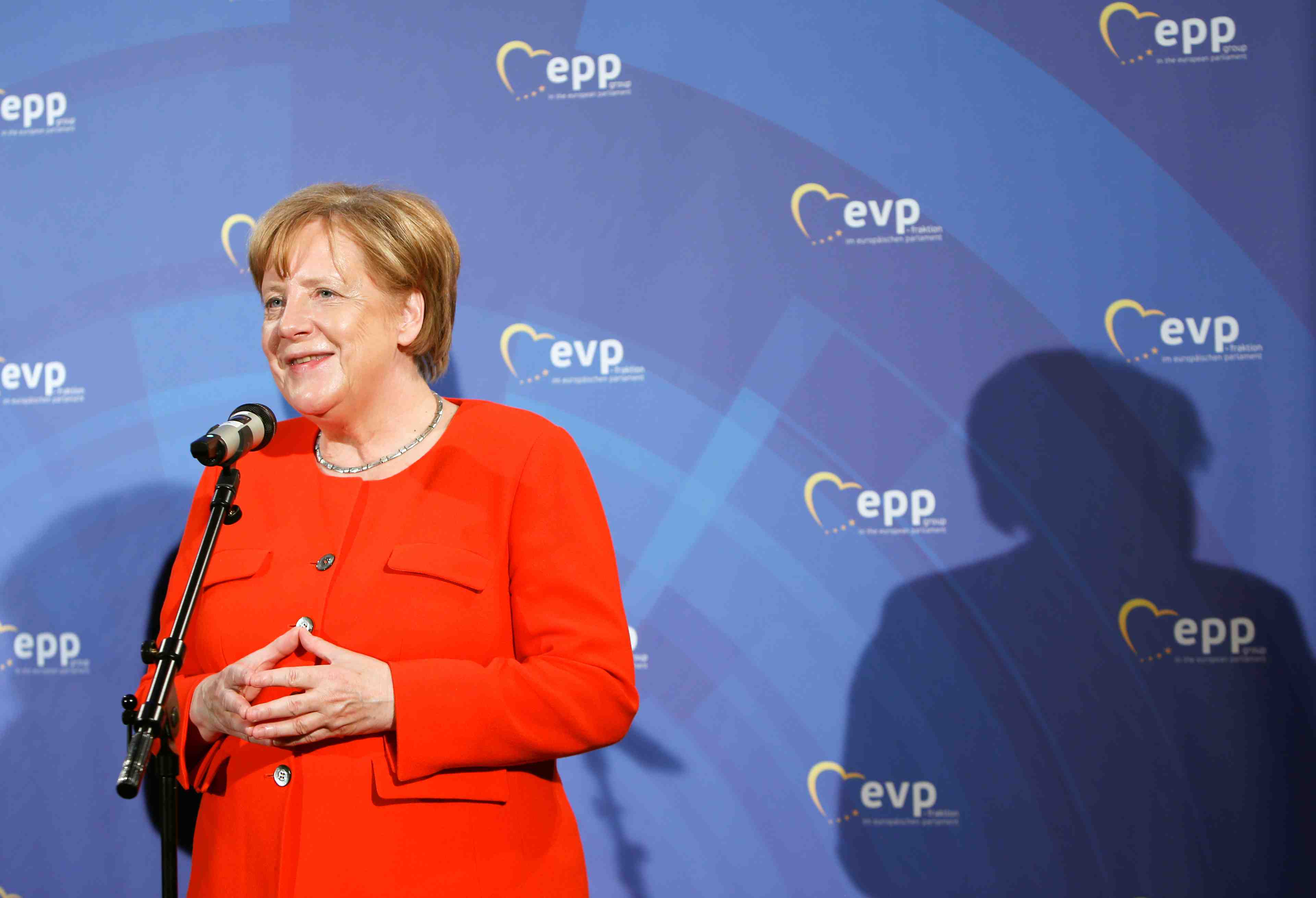 Merkel prete aux compromis avec la france sur la zone euro