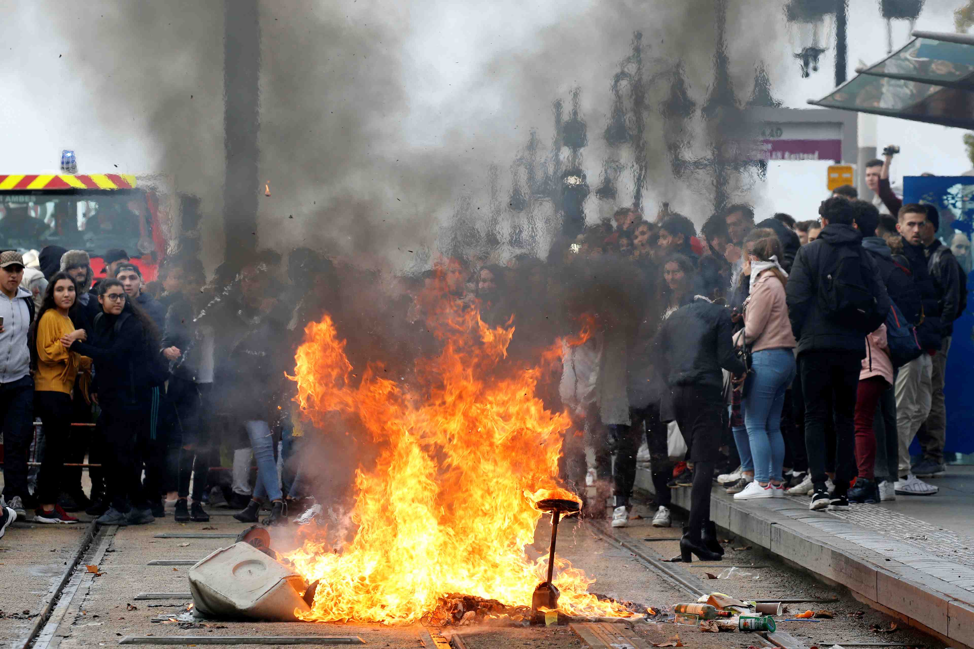 France: poursuite des blocages et perturbations dans les lycees