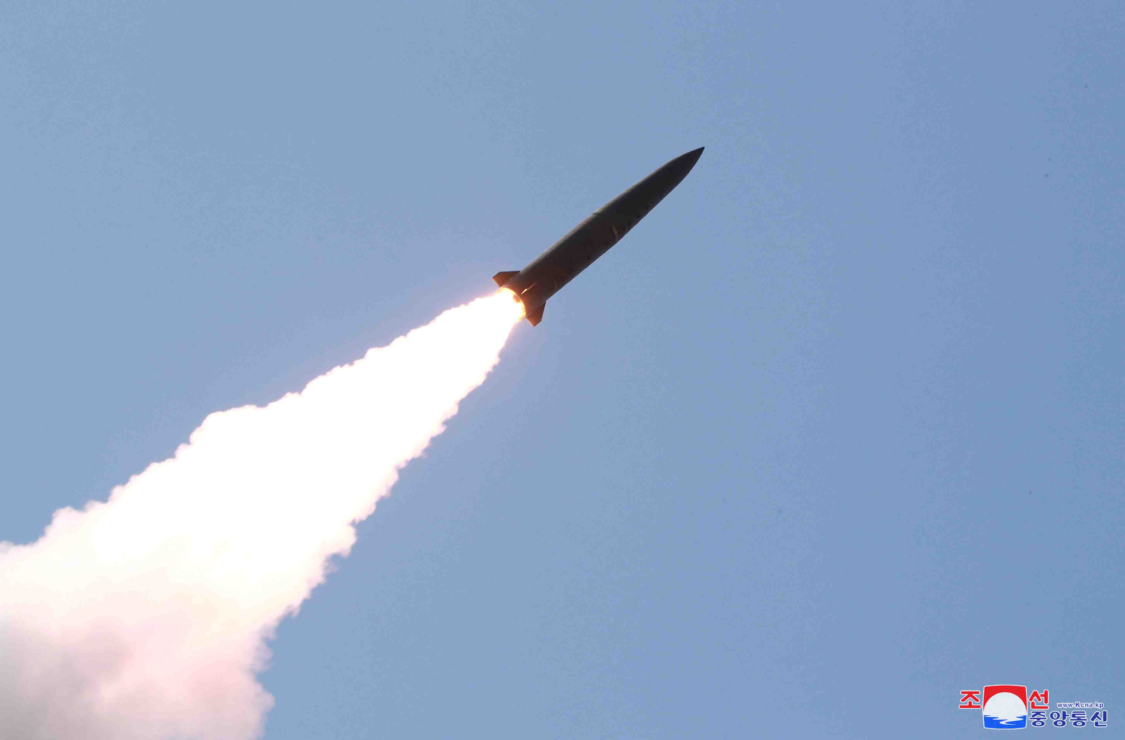 Les tirs de missiles nord-coreens violent les resolutions de l'onu, dit tokyo