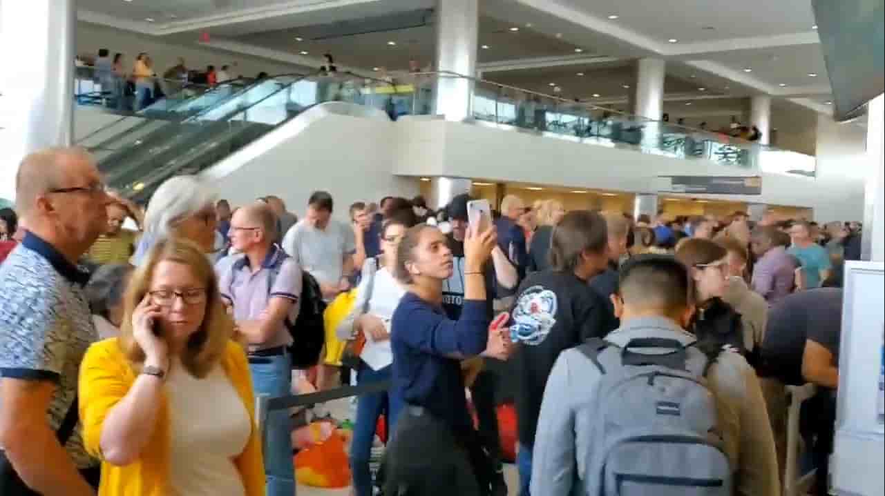 Usa: l'entree de milliers de voyageurs retardee par une panne informatique