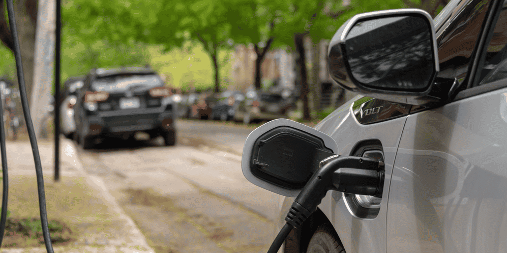 Demain, de manière croissante, l'électrique devrait concerner l'ensemble des mobilités : deux-roues, bennes à ordures ménagères et flottes de véhicules.
