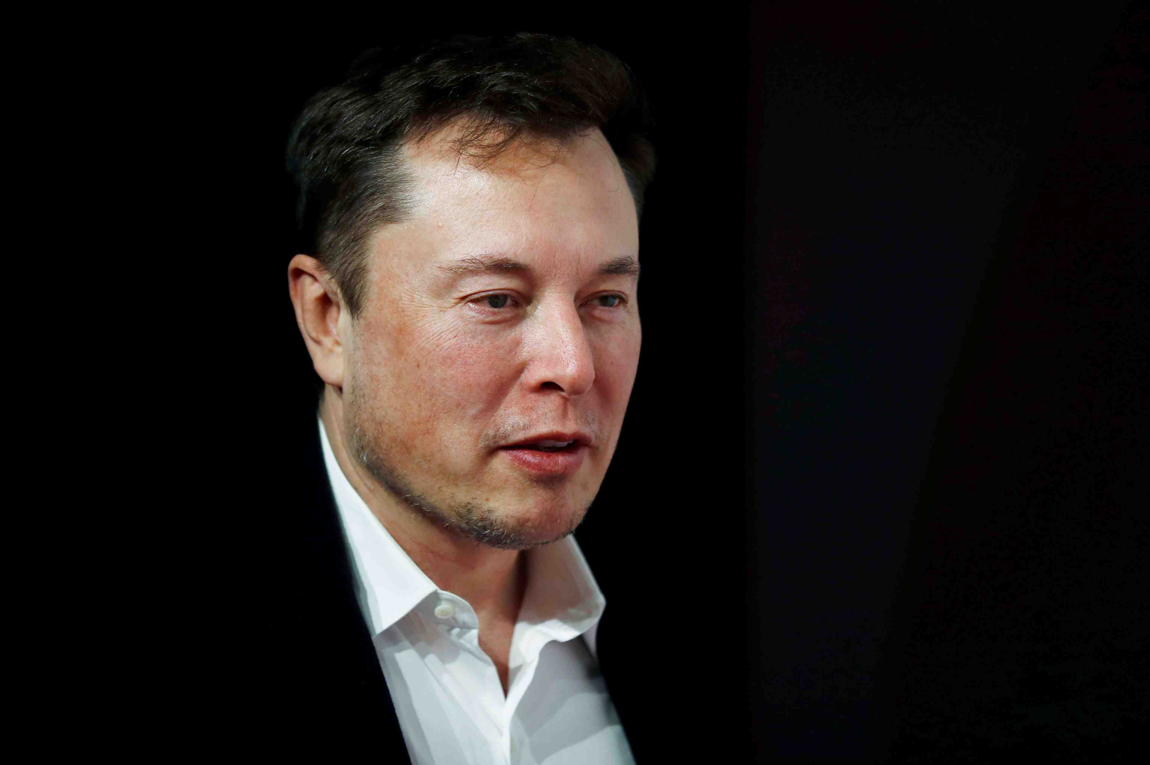 Elon musk qualifie de "fascistes" les mesures de confinement aux usa