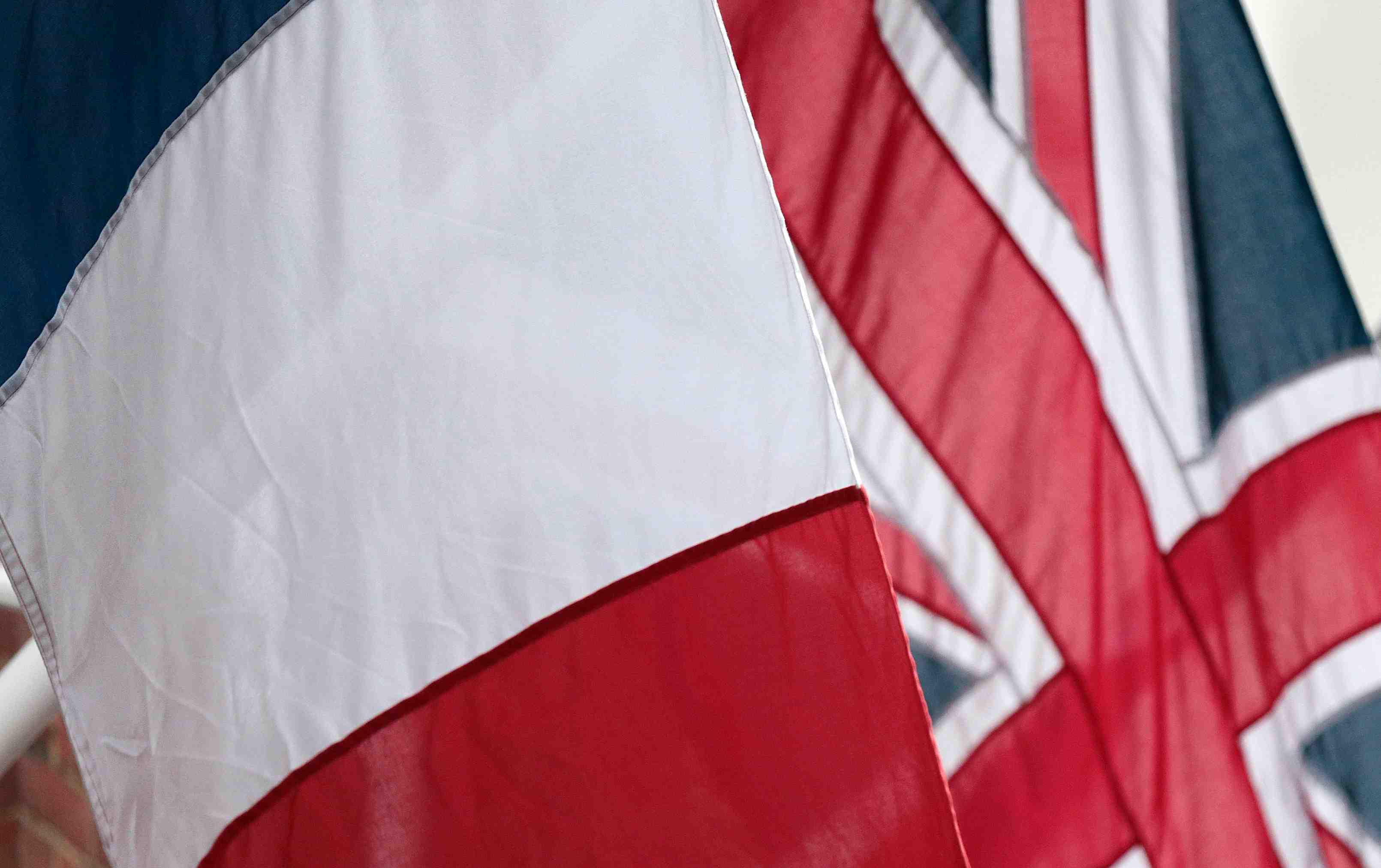 Johnson et macron rendent hommage aux resistants a londres