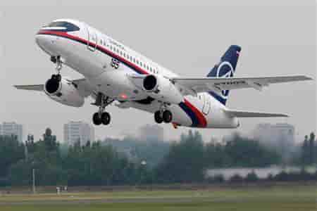 LE SUPERJET 100 DE SUKHOÏ EFFECTUE SON 1ER VOL PUBLIC AU BOURGET