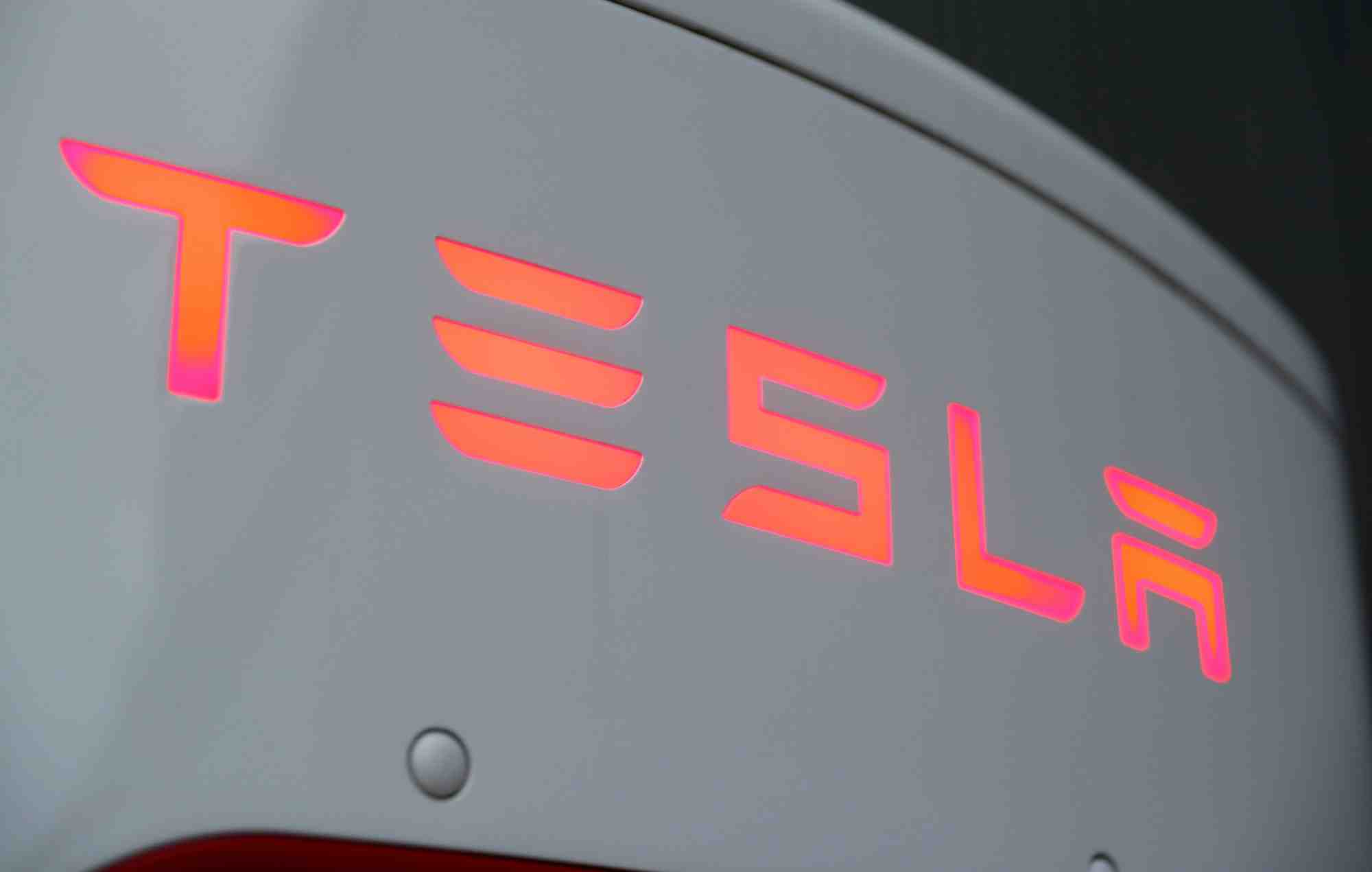 La sec enquete sur tesla en raison d'une plainte sur les defauts des panneaux solaires