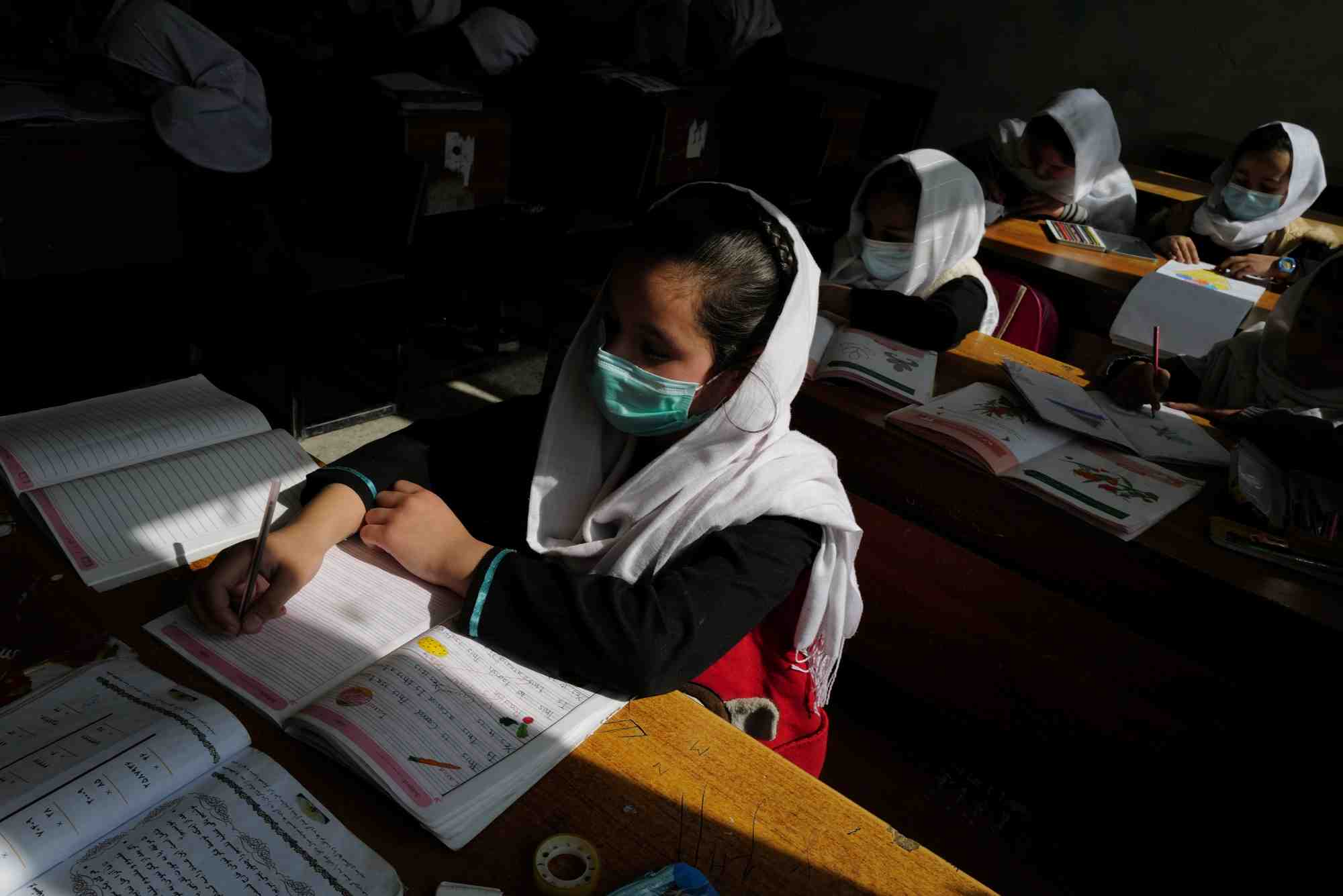 Afghanistan: le conseil de securite de l'onu appelle les taliban a autoriser la scolarisation des filles