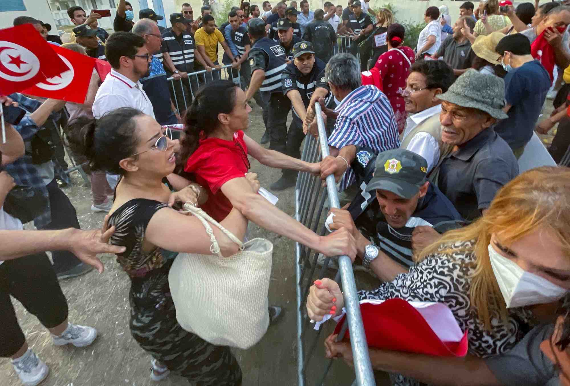 Tunisie: manifestations contre le referendum sur la nouvelle constitution