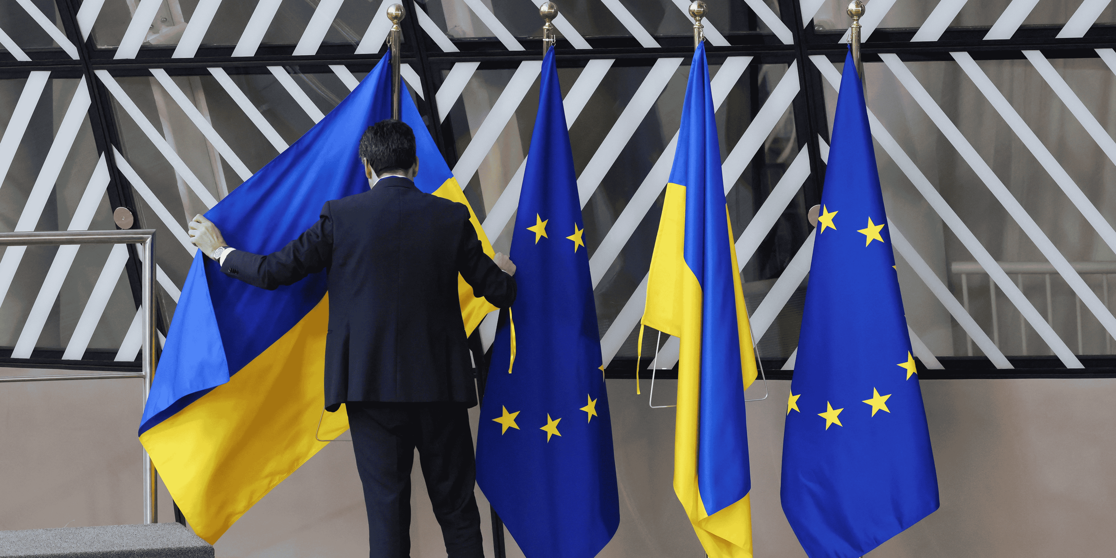 Les drapeaux ukrainiens et europeens