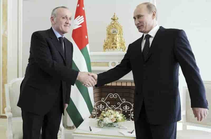 Le président abkhaze démissionne sous la pression