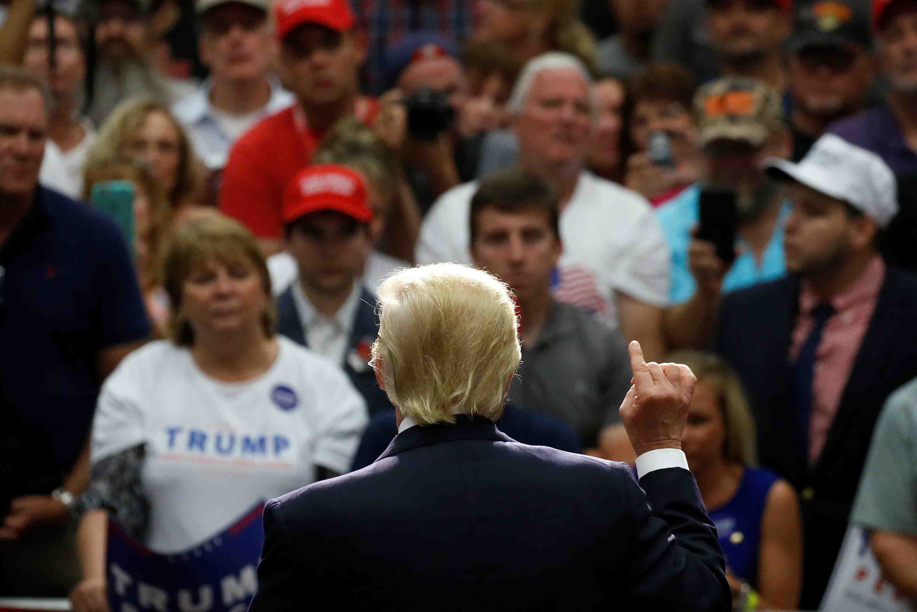 Trump veut une enquete sur la fondation clinton