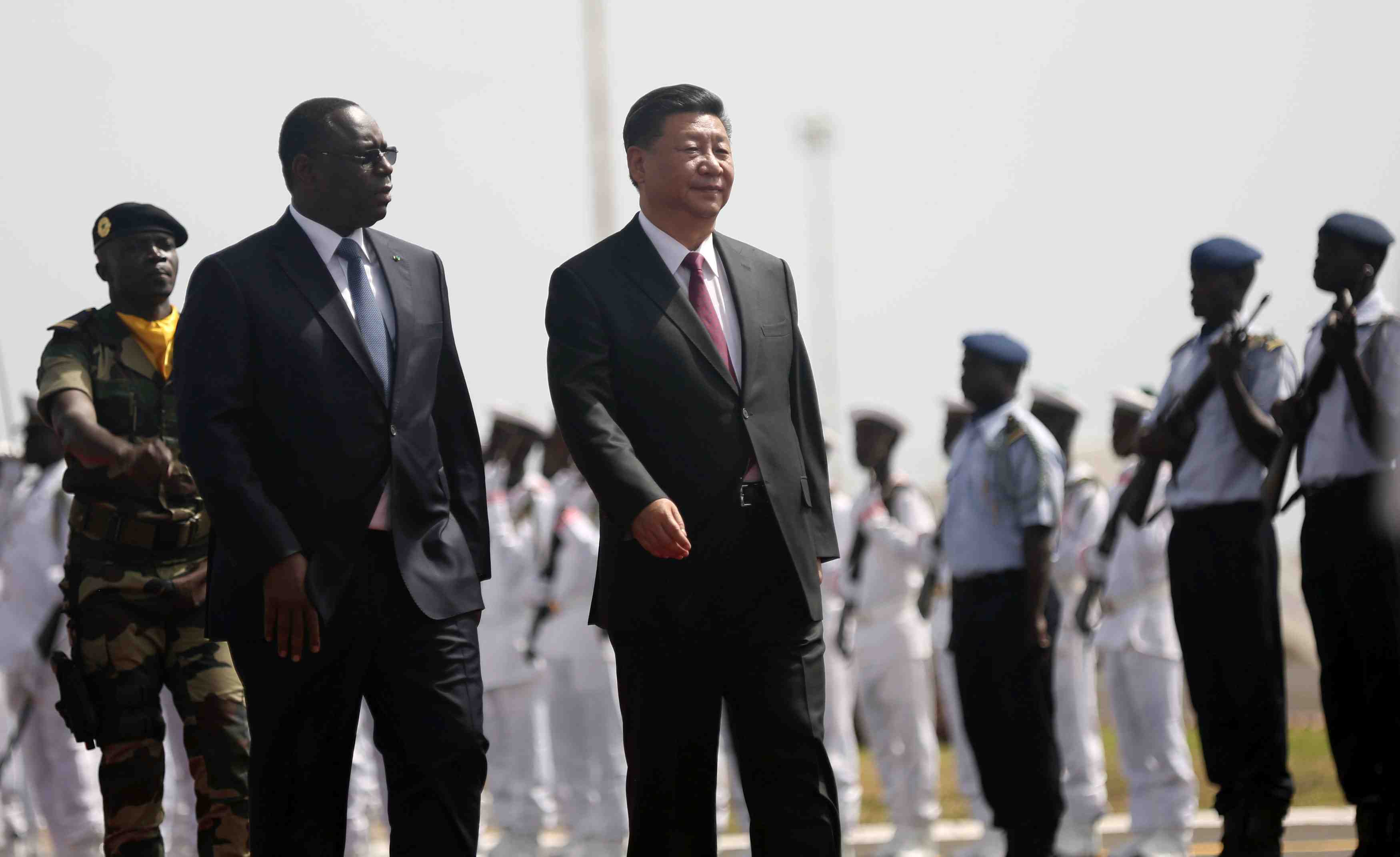 Xi jinping au senegal pour resserrer les liens economiques avec l'afrique