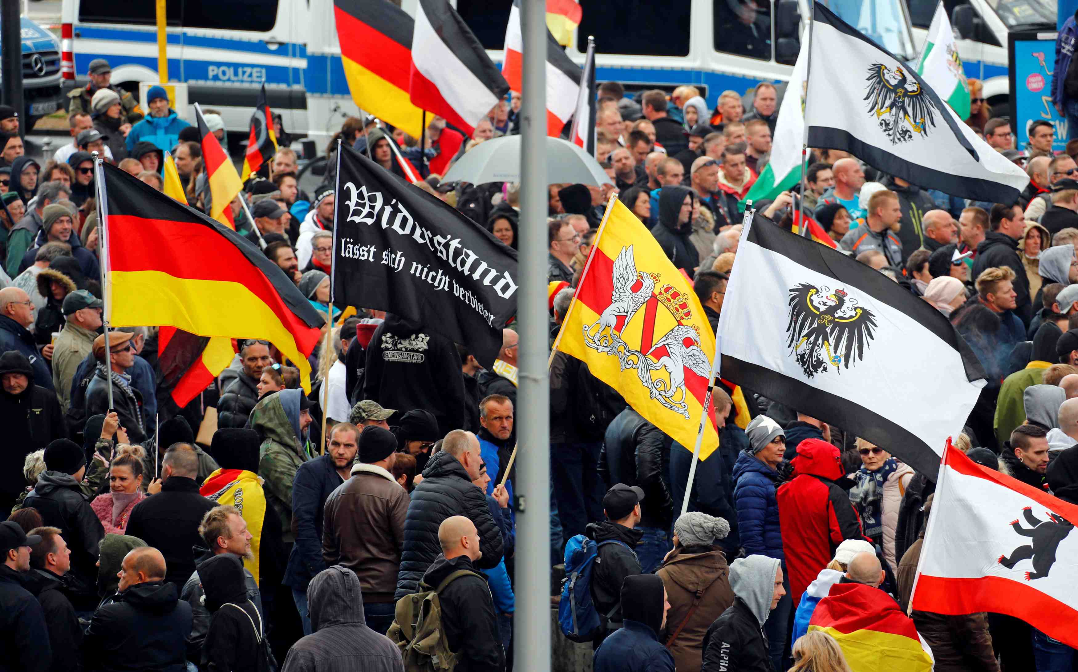 Manifestation d'extreme droite a berlin pour la fete de la reunification