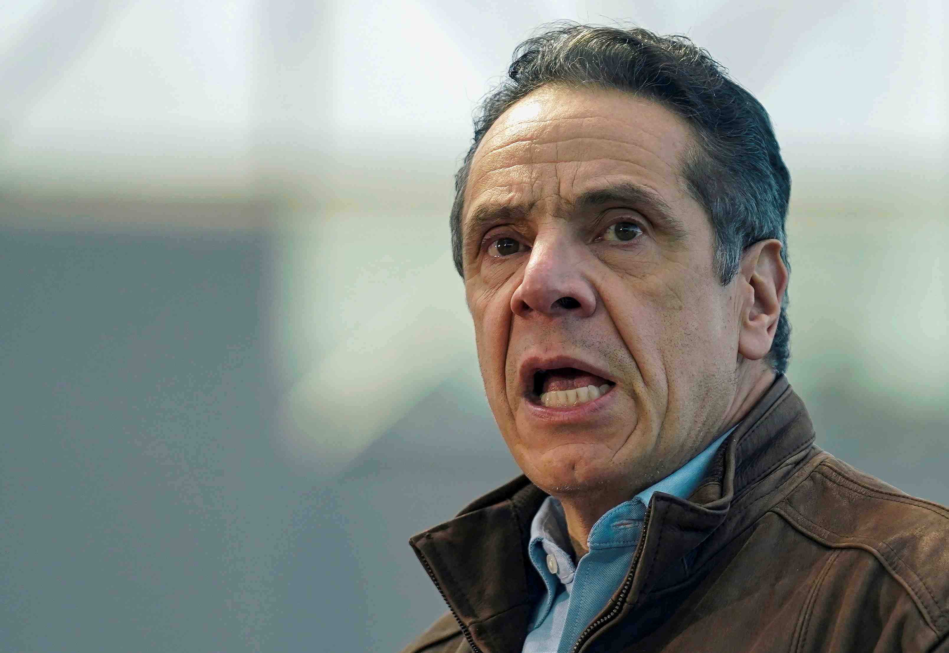 Le gouverneur de new york, accuse par des femmes, rejette les appels a la demission