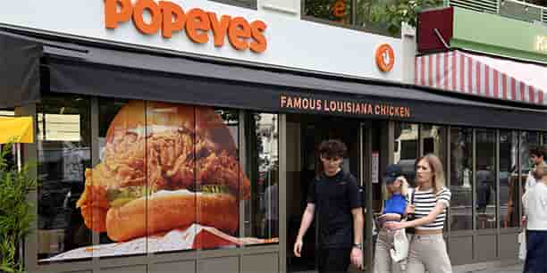 Un restaurant de la chaîne de fast-food Popeyes.