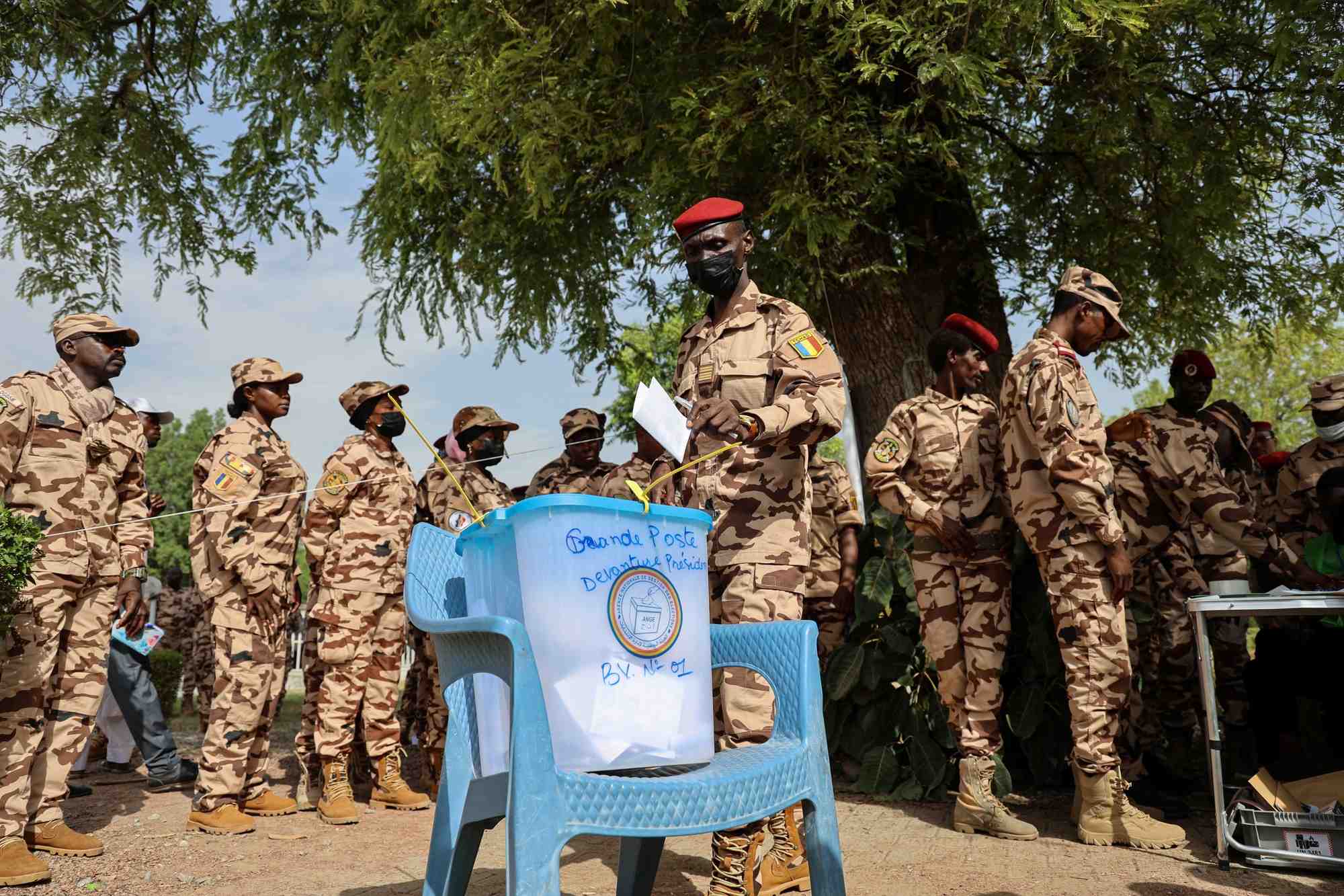 Photo des soldats tchadiens qui ont vote par anticipation lors de l'election presidentielle au tchad