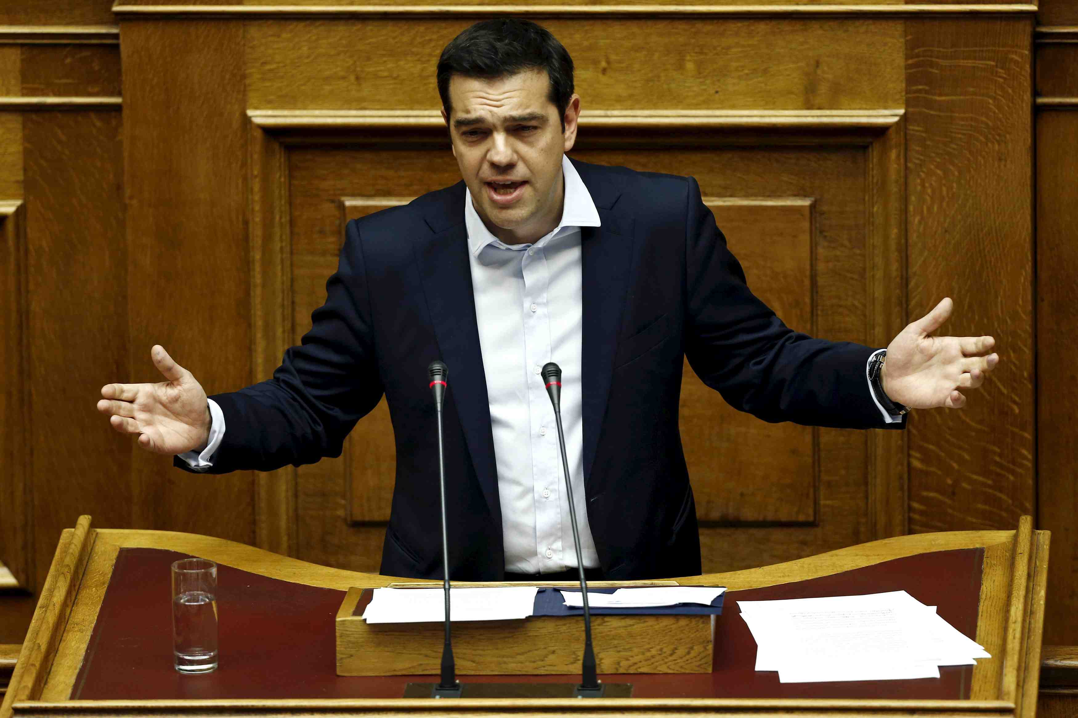 Le parlement grec approuve le projet de referendum