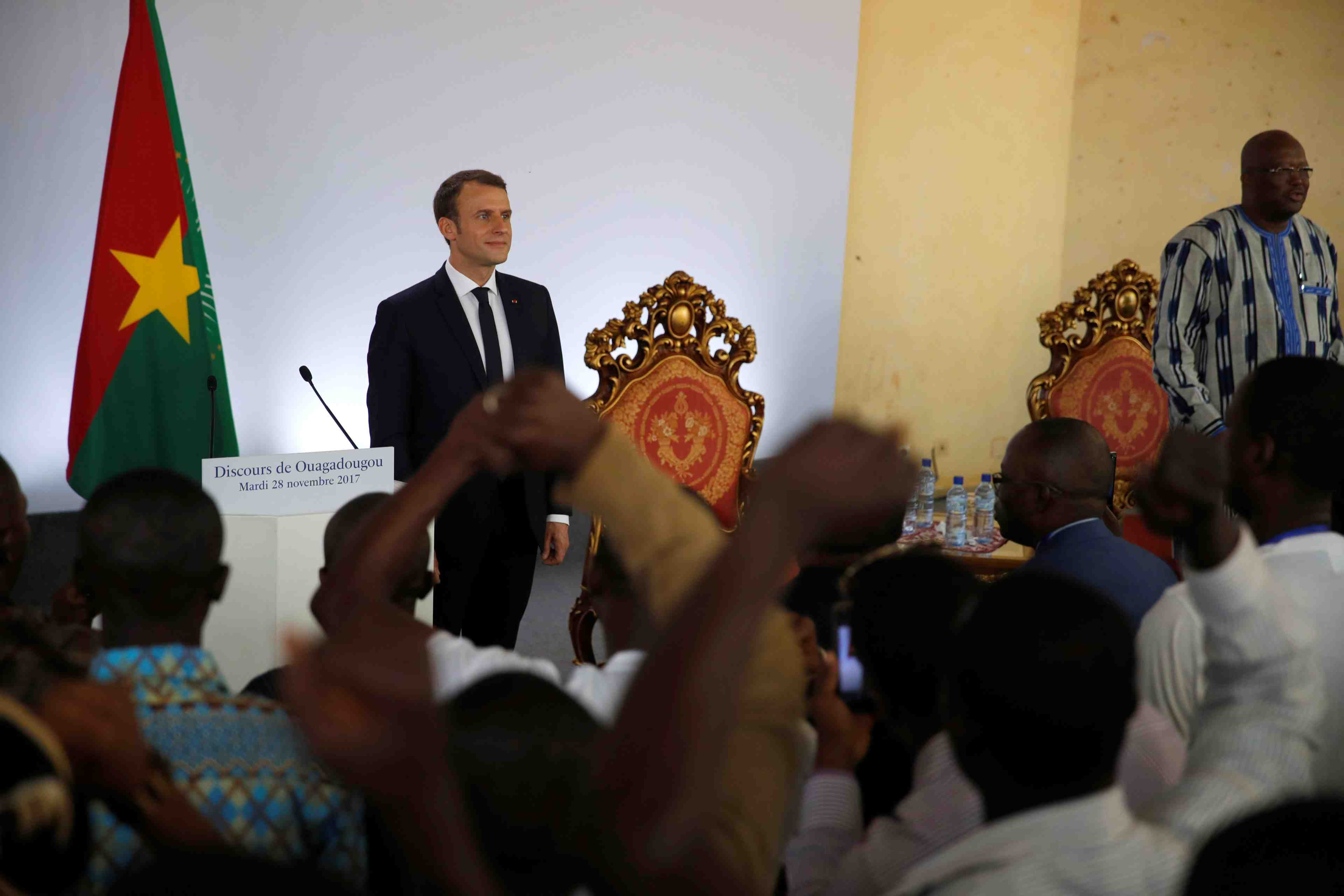 Macron propose en afrique une nouvelle donne au cote de l'europe
