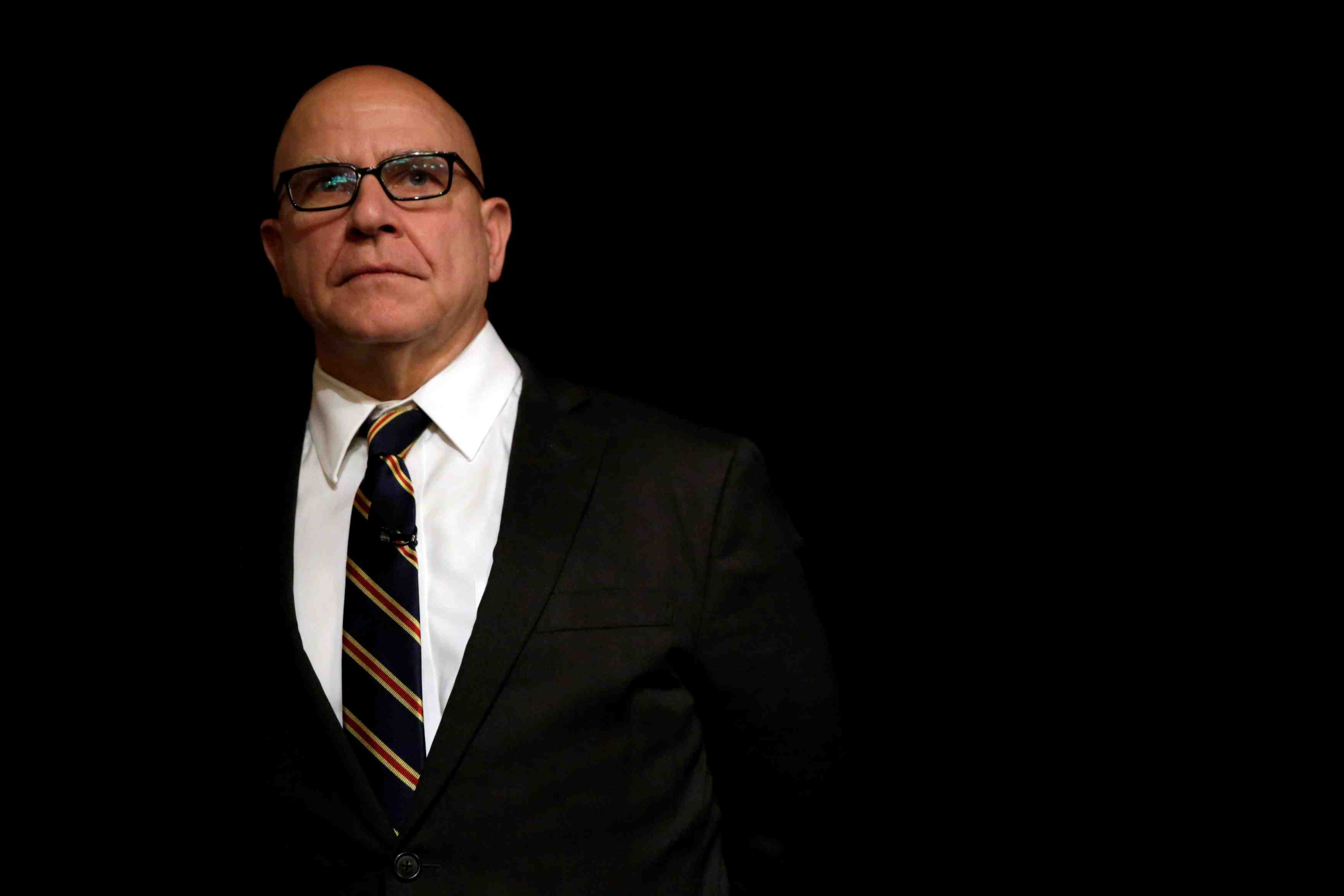 Trump va revoquer son conseiller a la securite nationale, selon le washington post