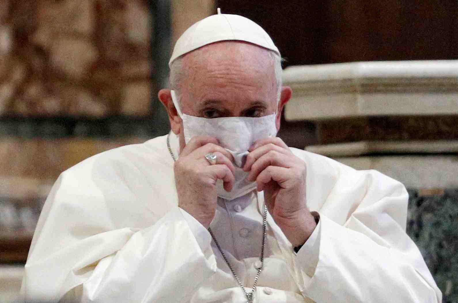 Le pape sermonne les vacanciers ayant fui l'epidemie de covid-19