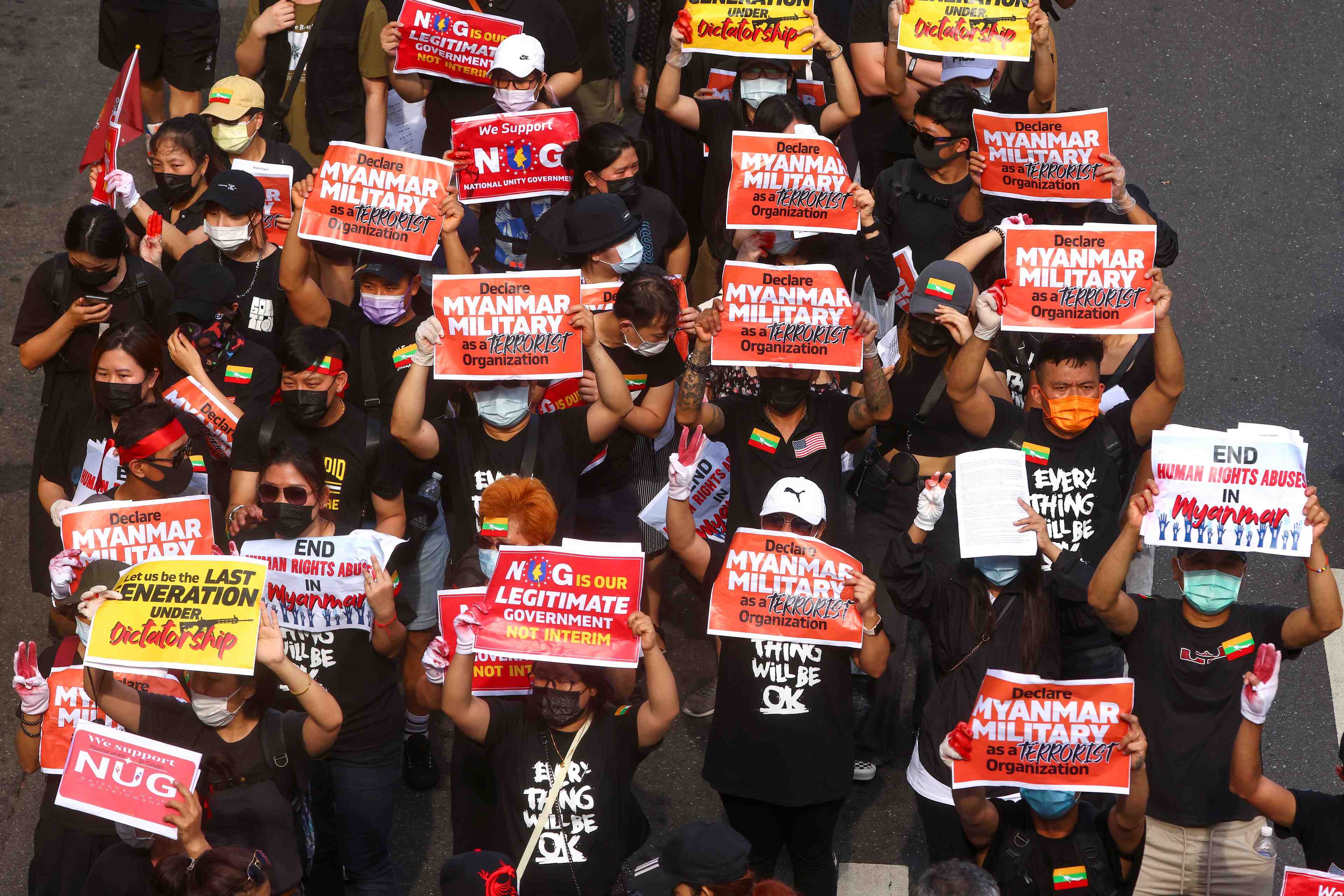 Importantes manifestations en birmanie, au moins cinq morts