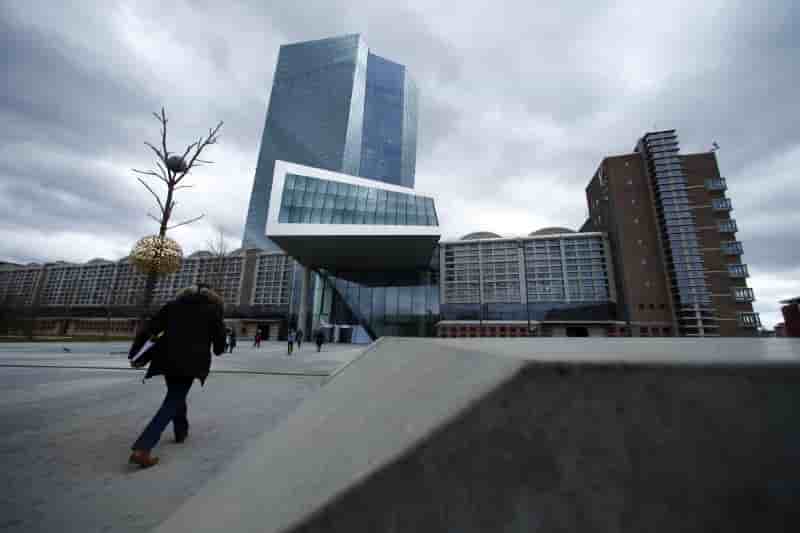 La bce envisage de renoncer a des regles sur le stock de prets non rembourses