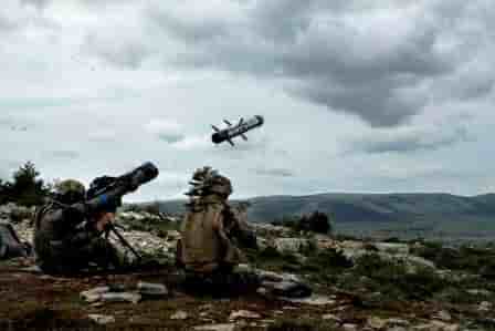 Le missile Akeron MP permet de neutraliser des cibles (véhicules blindés de dernière génération, embarcations légères ou infrastructures), de jour comme de nuit, jusqu'à une distance d'au moins 4 km, qu'elles soient statiques ou mobiles.