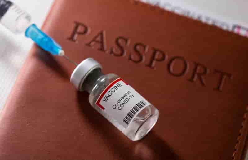 Presse par les compagnies aeriennes, londres reflechit a un "pass vaccinal"
