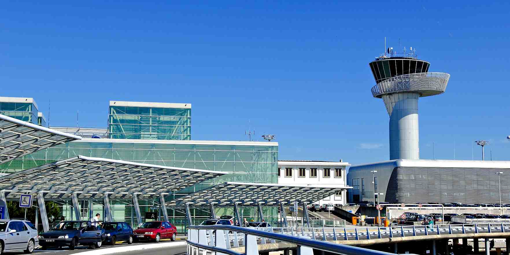 Bordeaux reste, avec Lille, l'un des derniers grands aéroports régionaux à ne pas encadrer les vols de nuit.