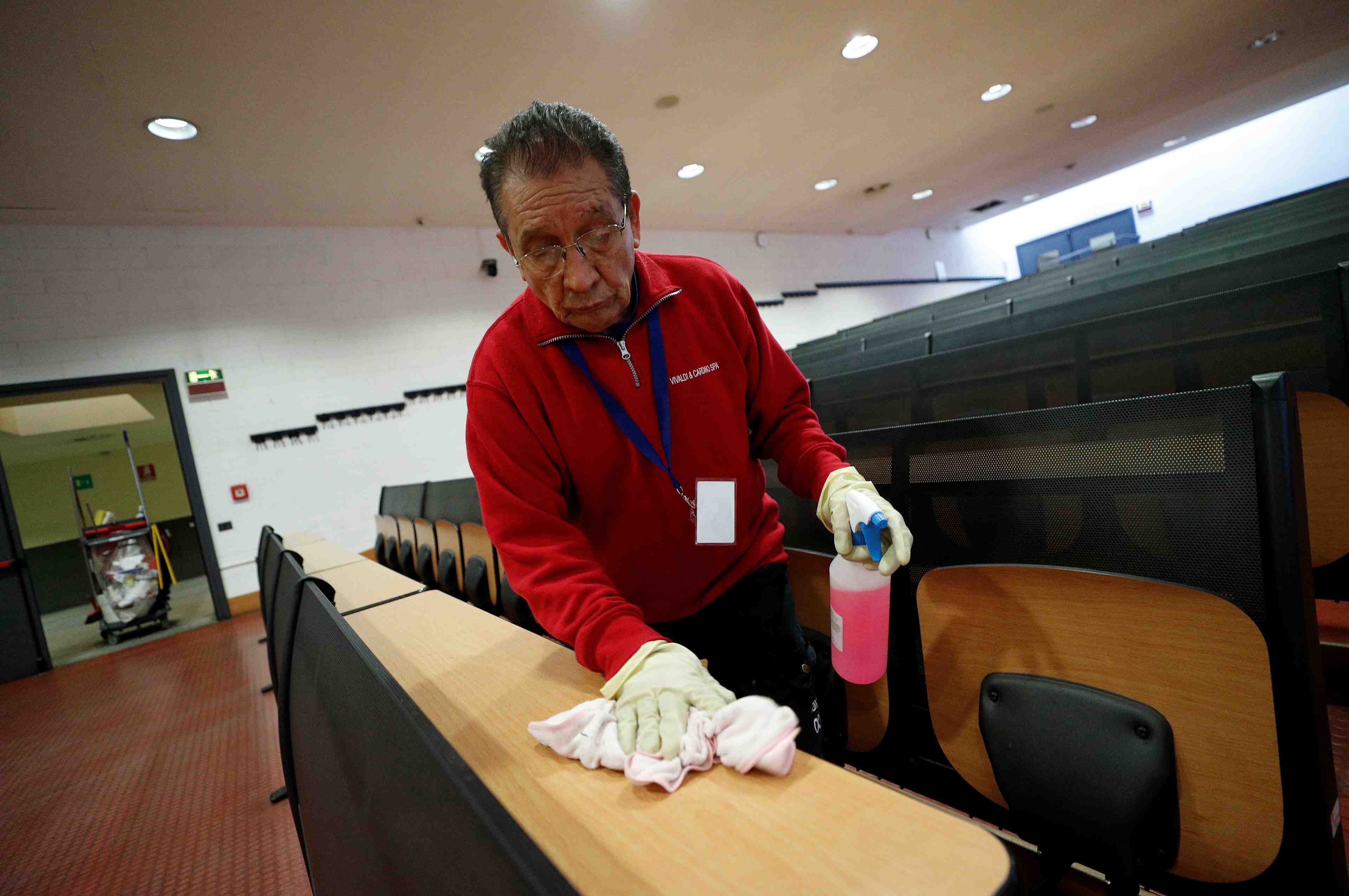 Face au coronavirus, l'italie ferme les ecoles et universites