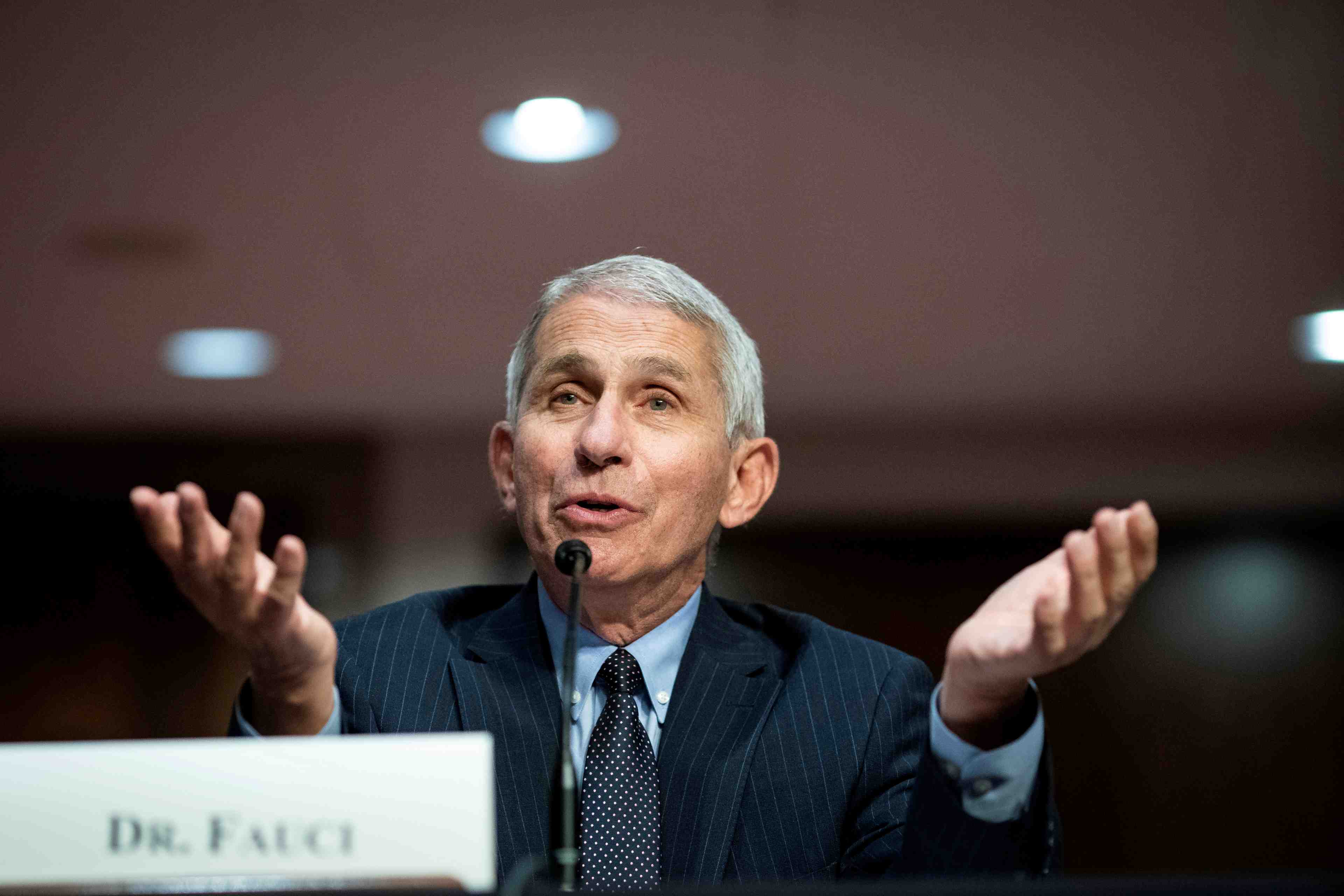 Trump remobilise ses troupes, qualifie le dr fauci de "catastrophe"