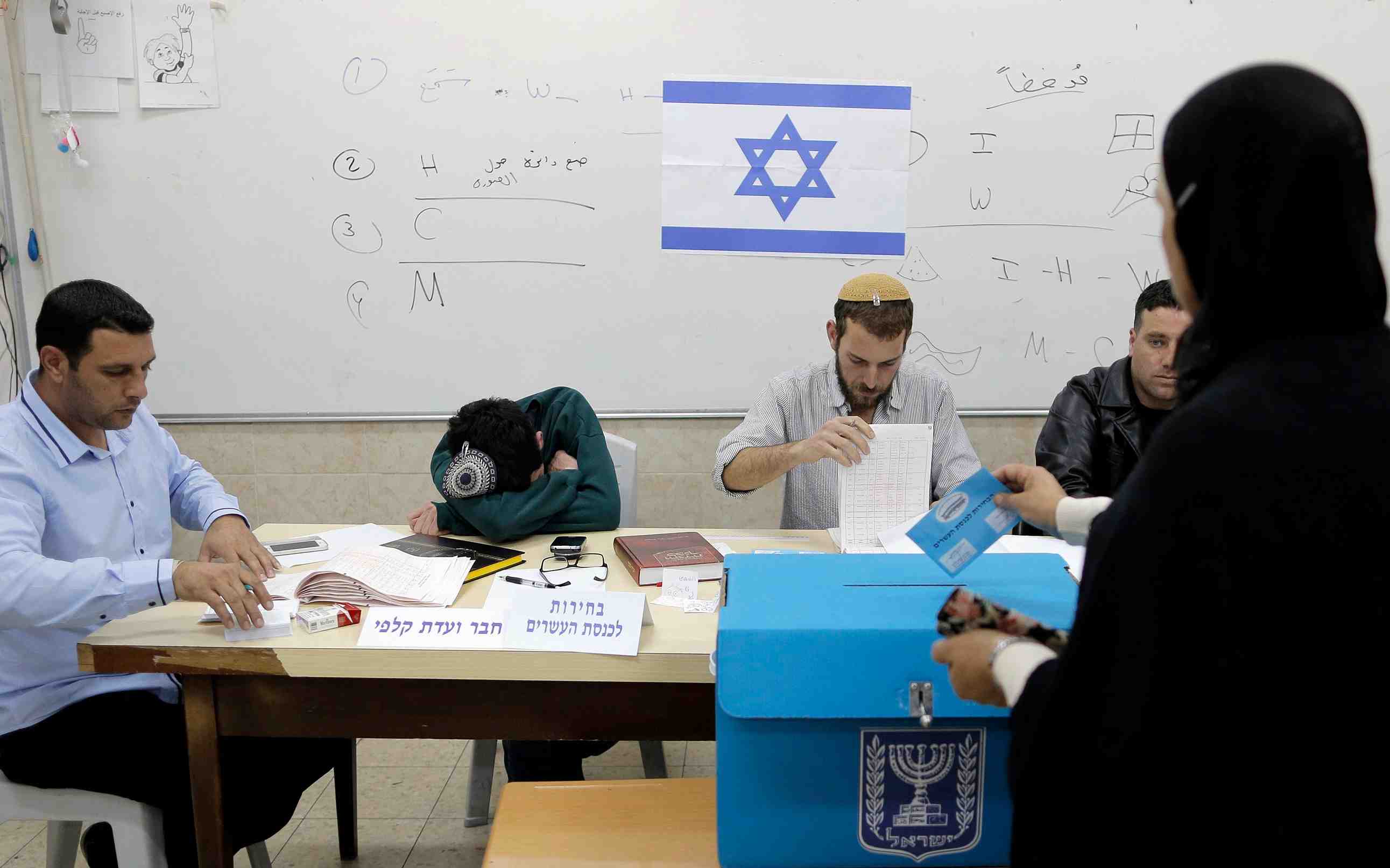 Les sondages a la sortie des urnes placent le likoud et l'union sioniste au coude-a-coude