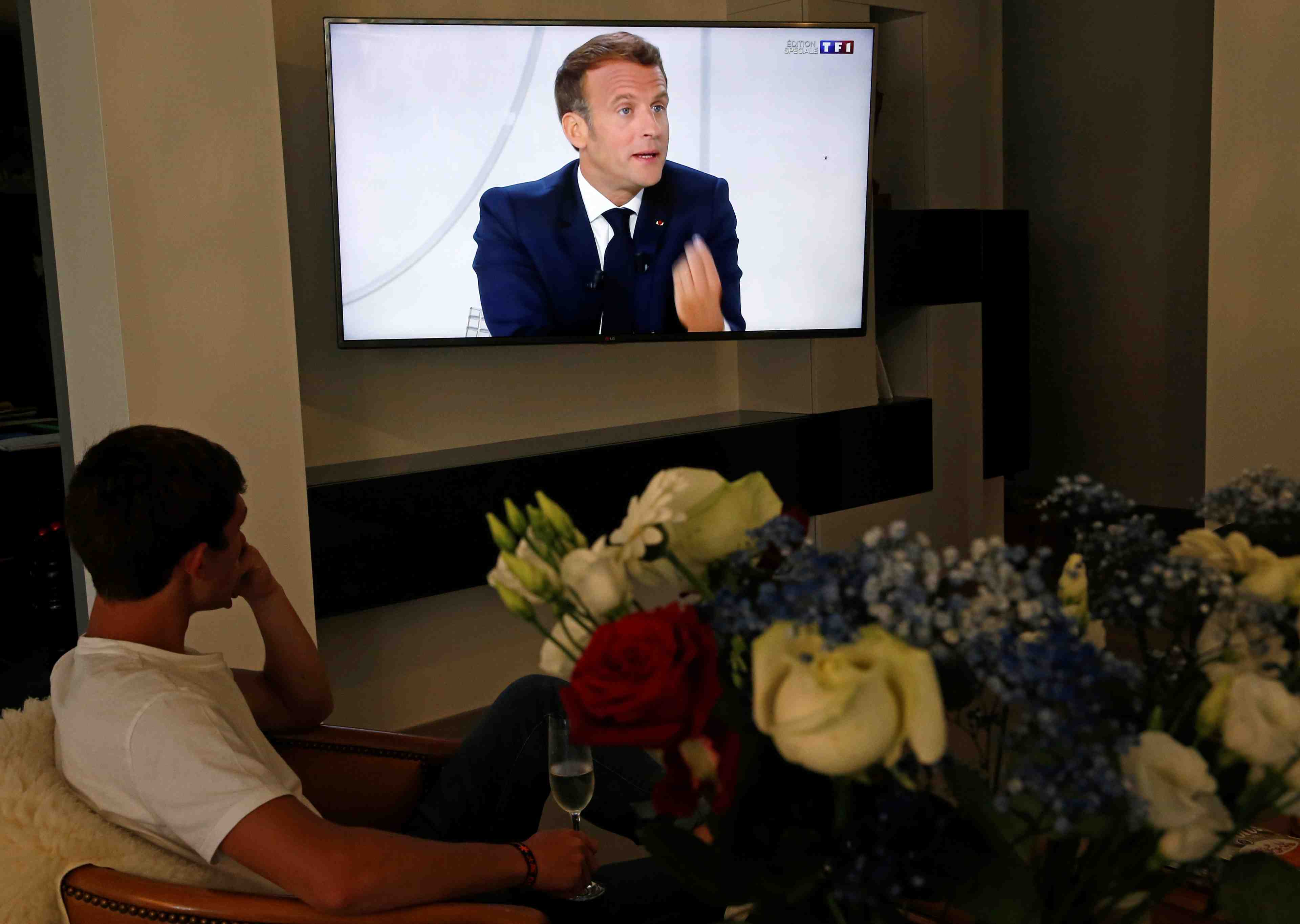Macron veut mettre une france en crise sur un "chemin de justice"