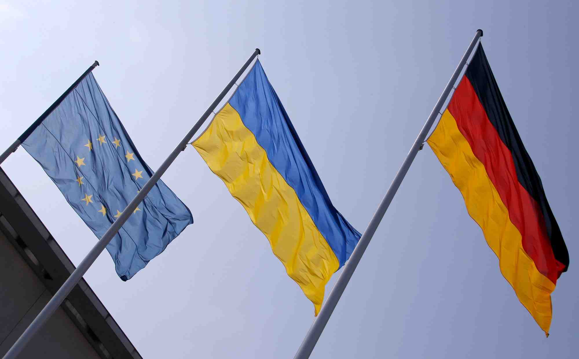 L'allemagne envisage de fournir des armes antiaeriennes a l'ukraine, selon une source