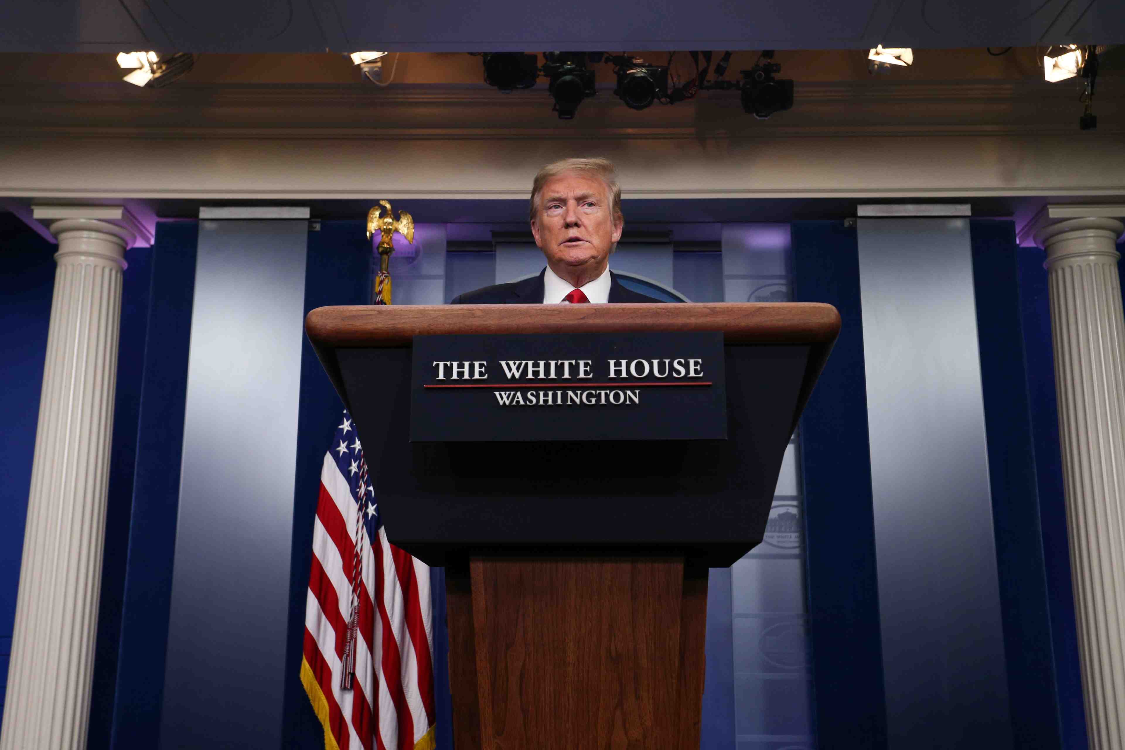 Coronavirus/usa: trump a signe un decret suspendant l'immigration