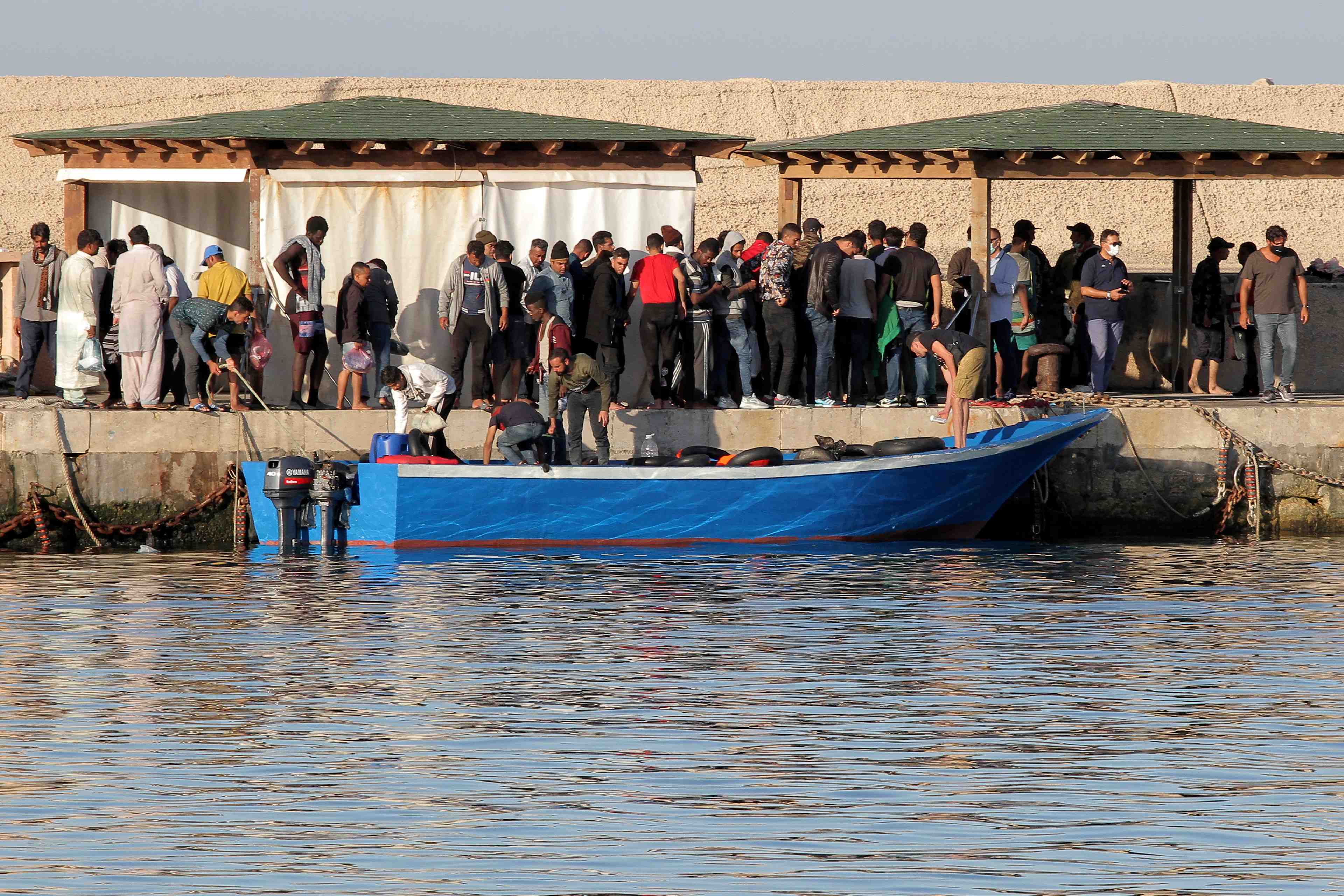 Une nouvelle vague de migrants submerge l'ile italienne de lampedusa