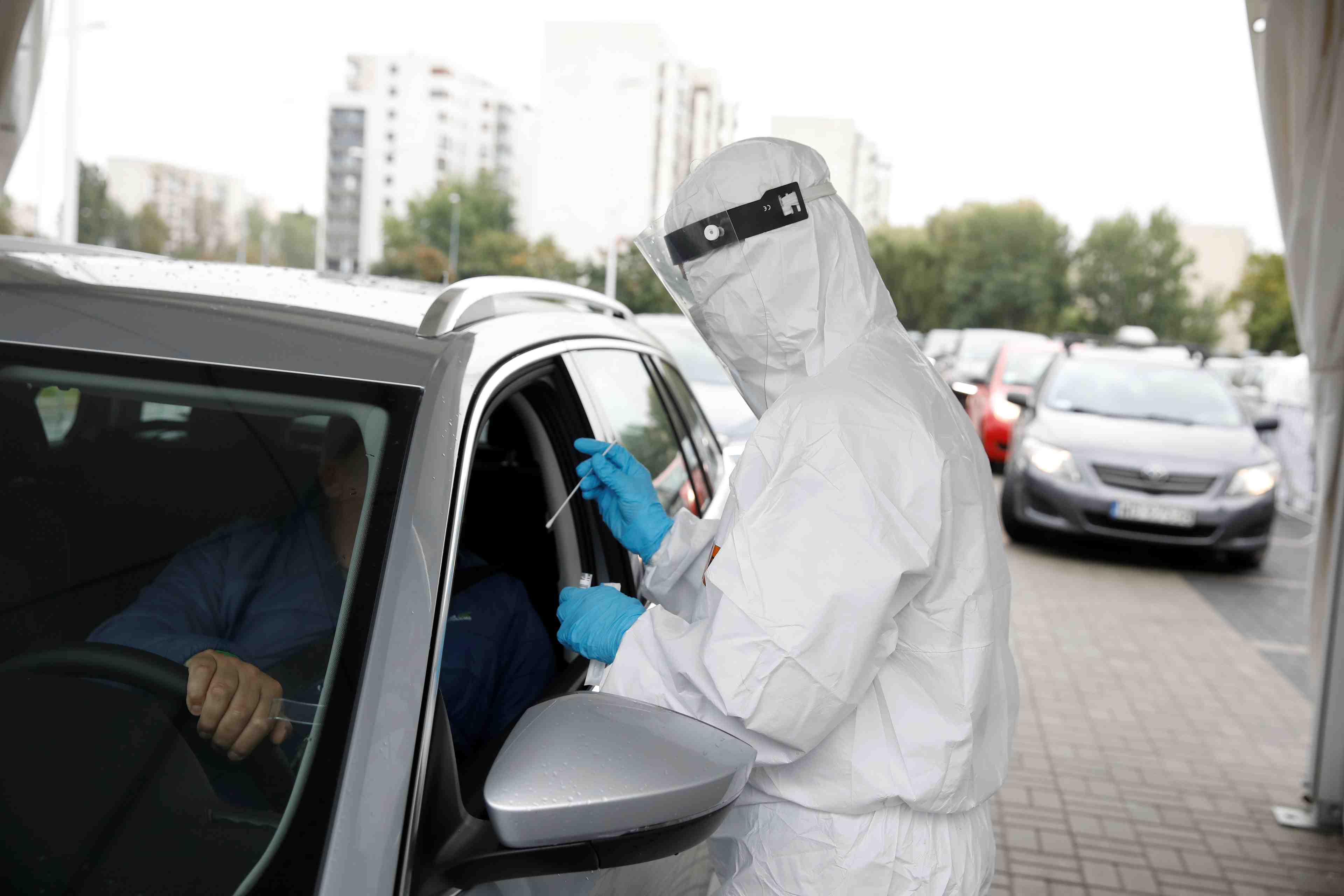 Coronavirus: la pologne rend obligatoire le port du masque en exterieur