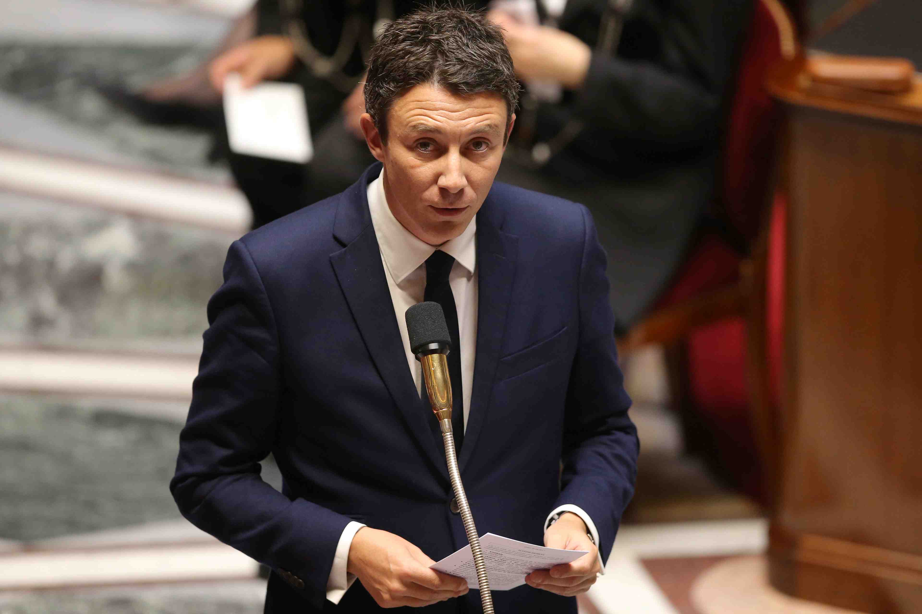Ge ne respecte pas ses engagements sur l'emploi en france, dit griveaux
