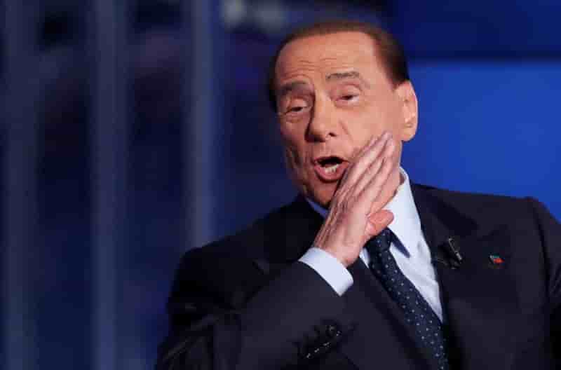 Berlusconi suggere le nom d'un general comme futur president du conseil