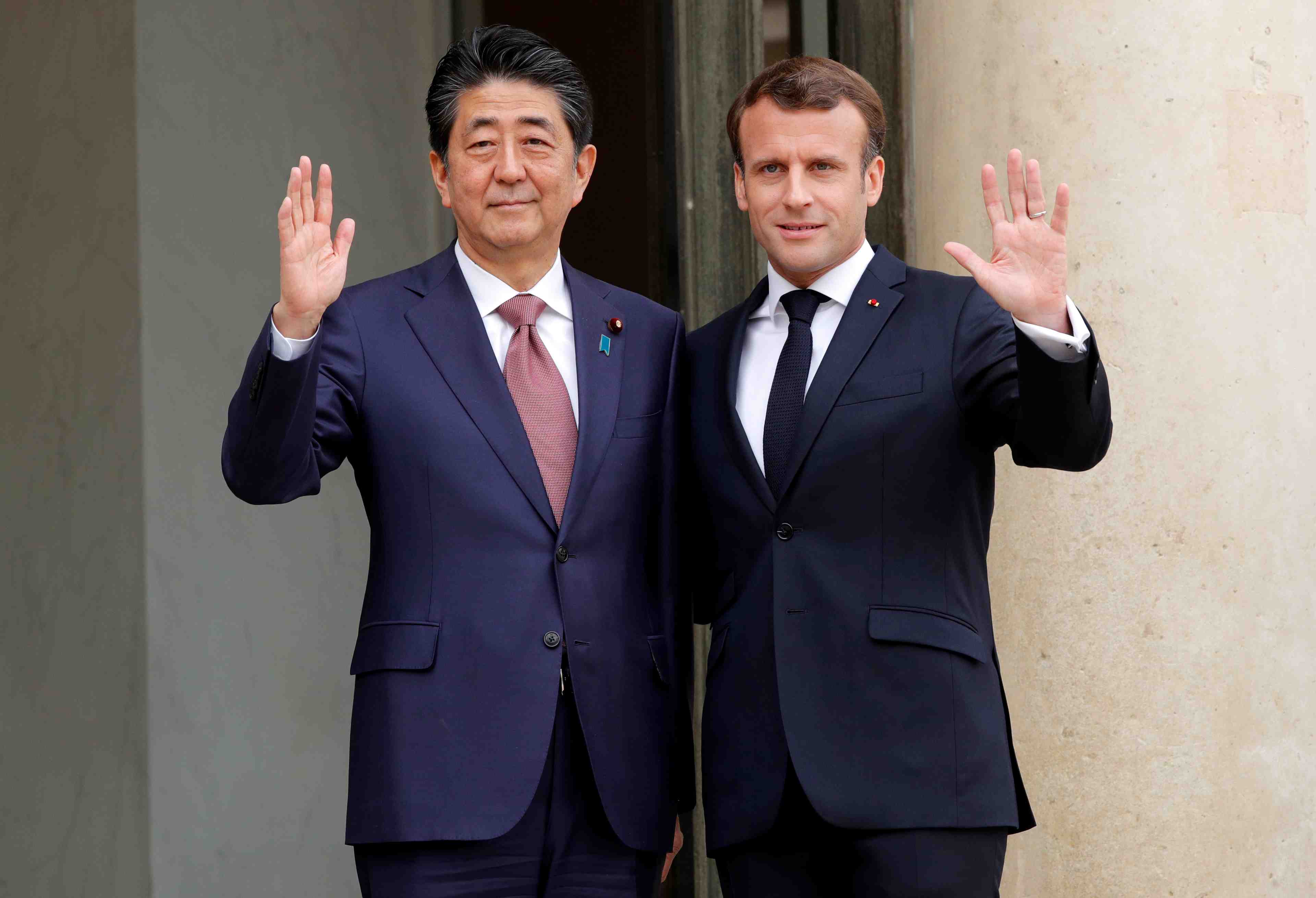 Renault-nissan: macron dira a abe son souhait de faire avancer l'alliance