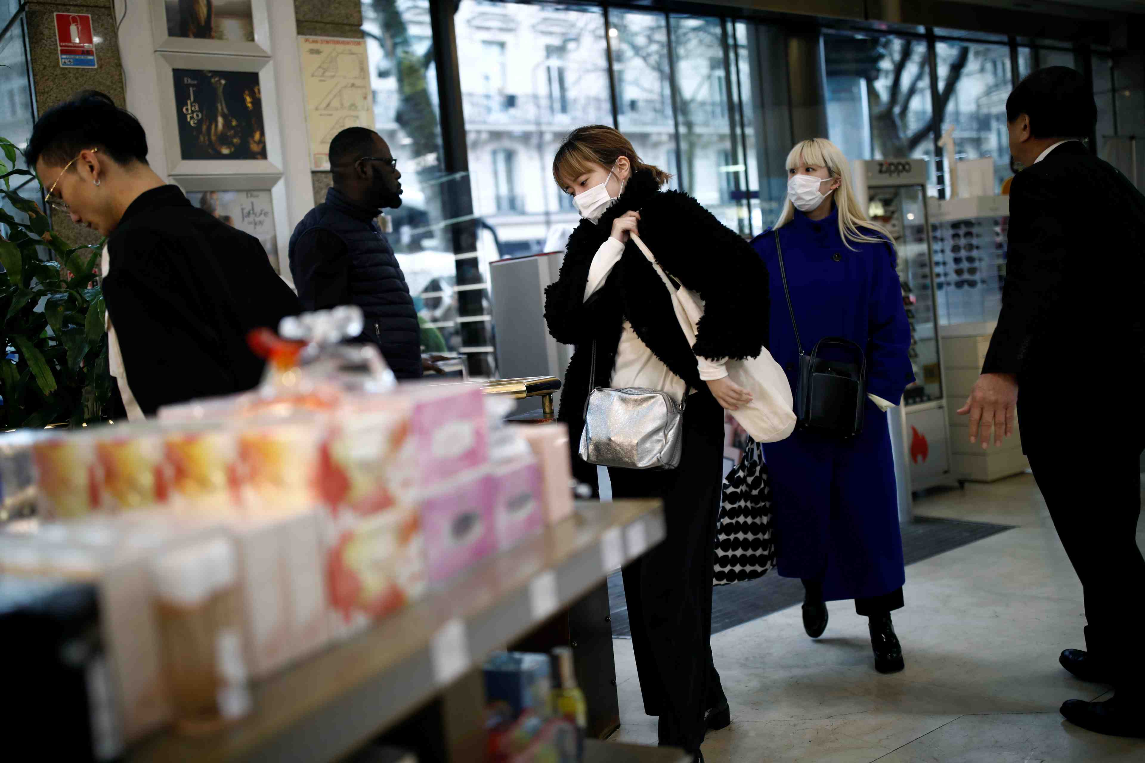 Le coronavirus reveille des marches complaisants