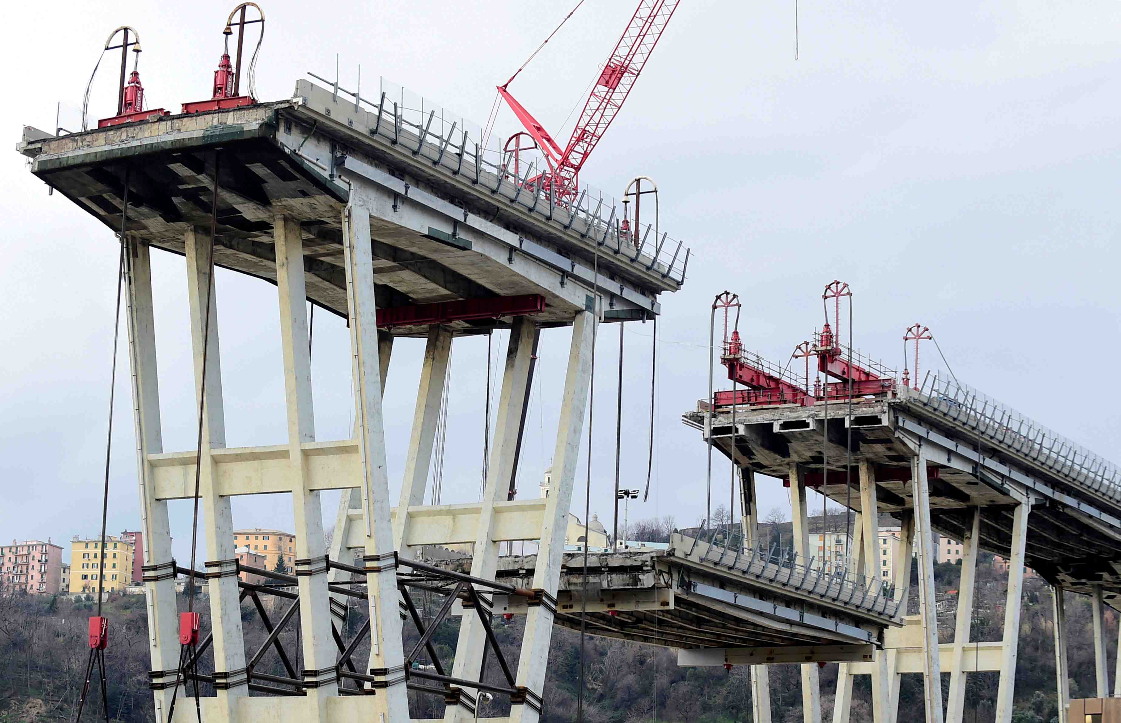 L'enquete sur l'effondrement du pont de genes terminee, selon des sources