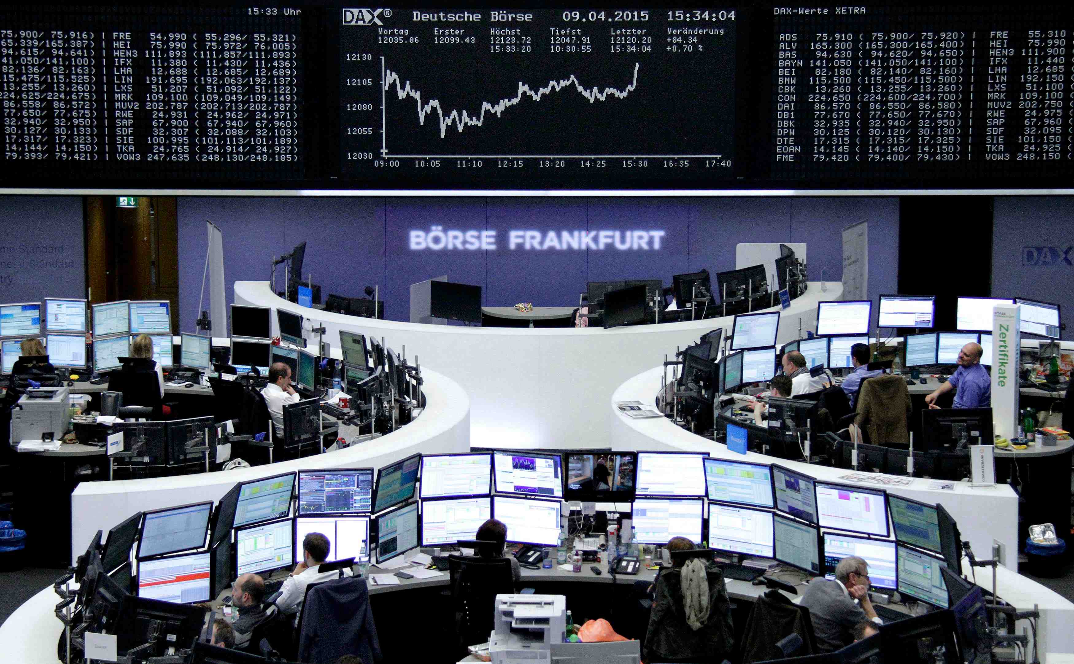 Les bourses europeennes terminent en hausse