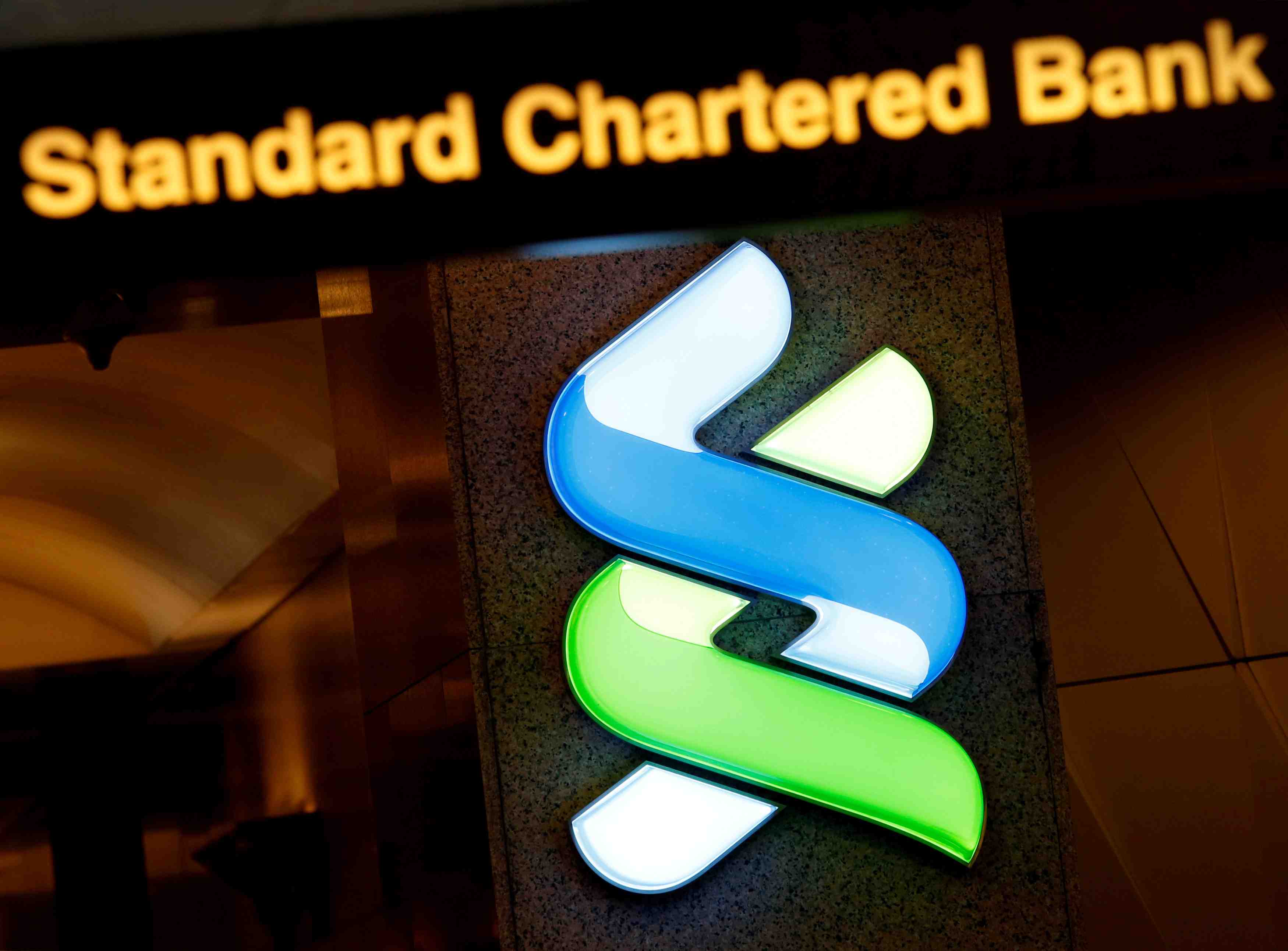 Standard chartered devrait payer plus de 1 milliard de dollars pour regler des litiges