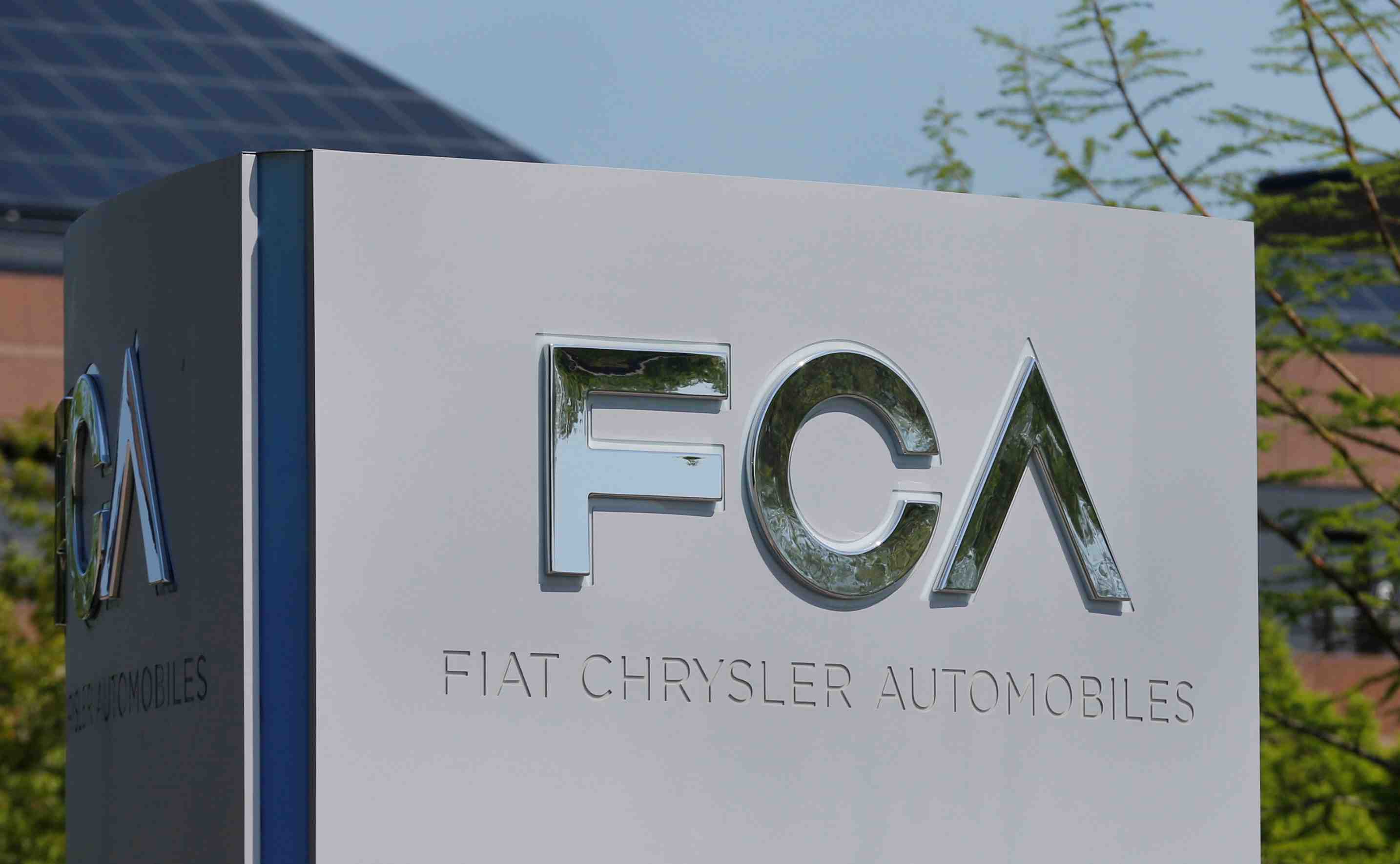 Renault/fca: le maire refuse toute precipitation, repete ses conditions