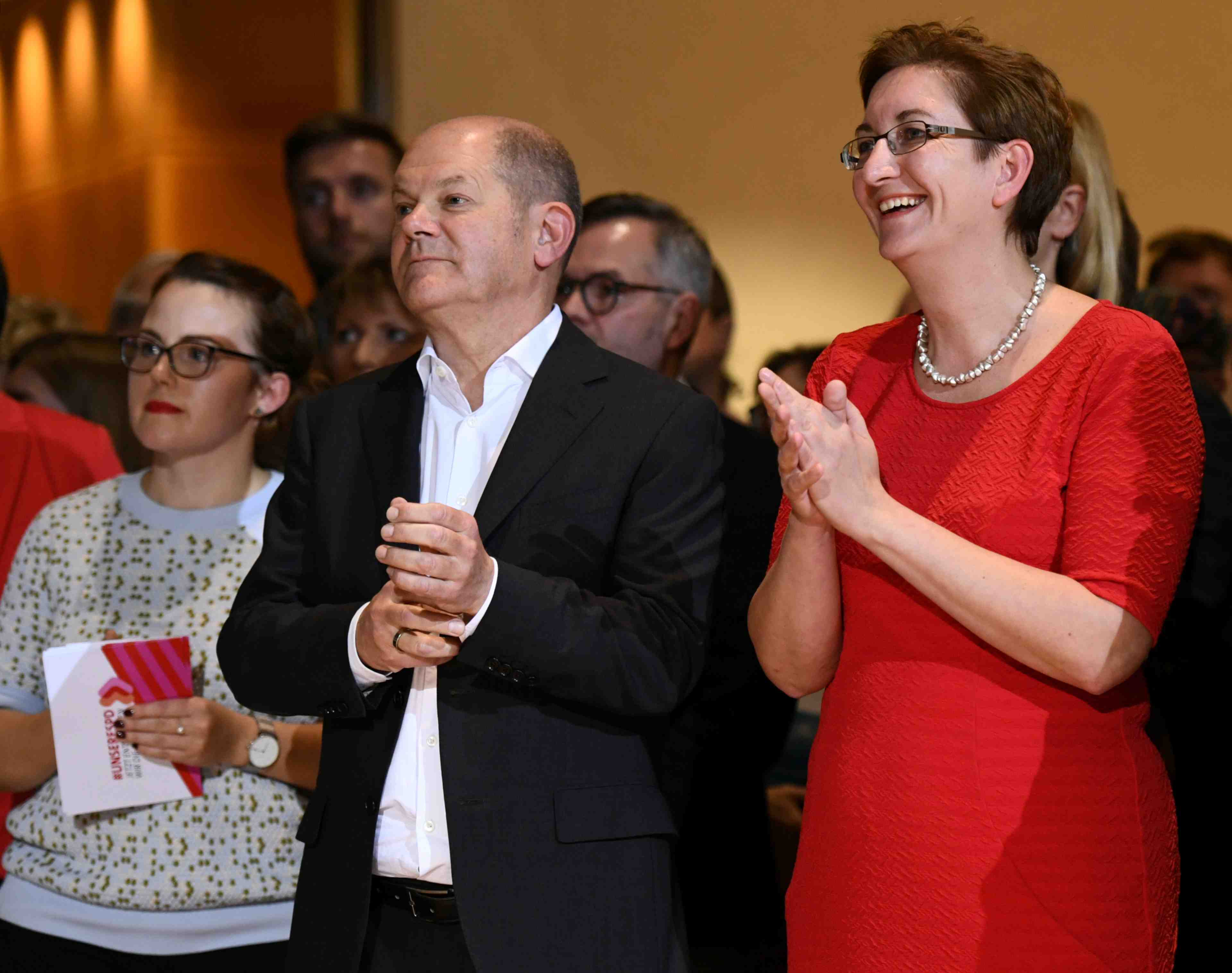 Allemagne: scholz en tete pour le spd, mais un 2e tour necessaire