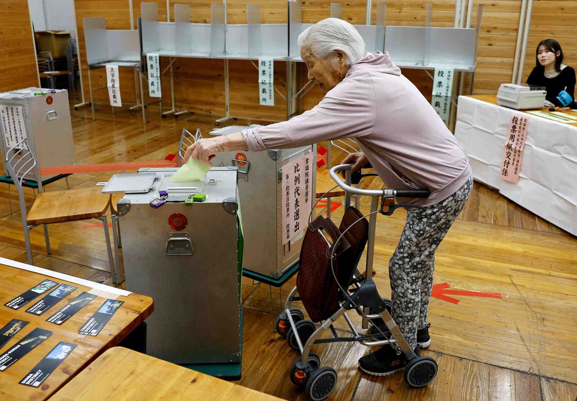 Le japon organise des elections generales