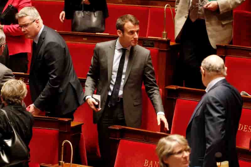 L'annonce d'une candidature de macron pour 2017 dementie par son entourage