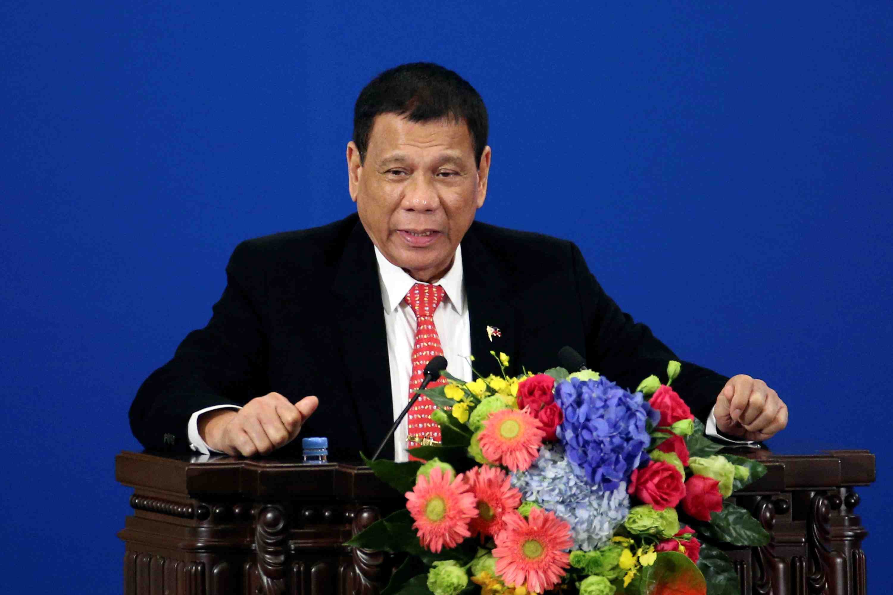 Duterte se rapproche de la chine a la surprise des americains