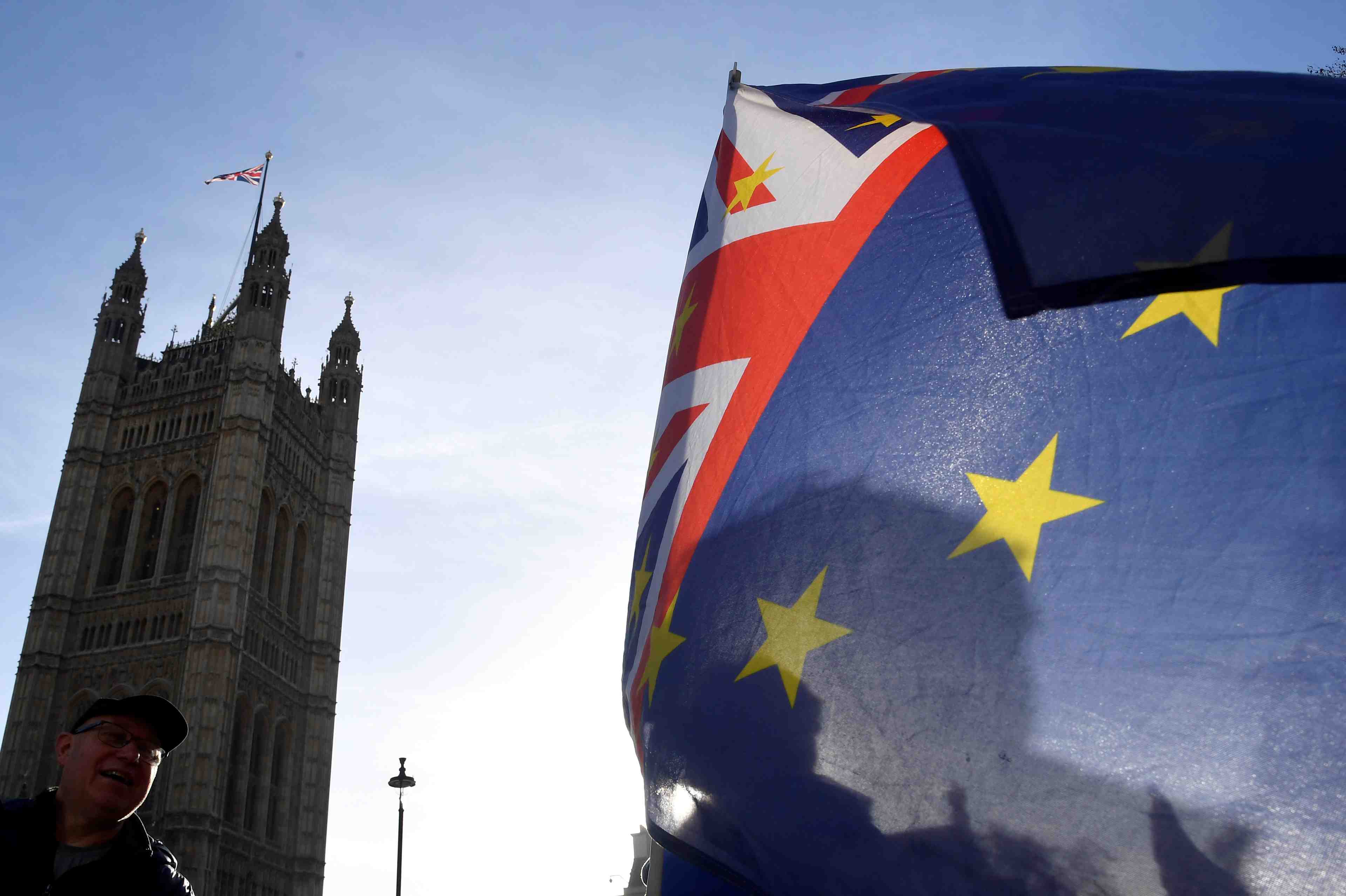 Brexit: londres investit pour renforcer les liaisons transmanche en cas de "no deal"