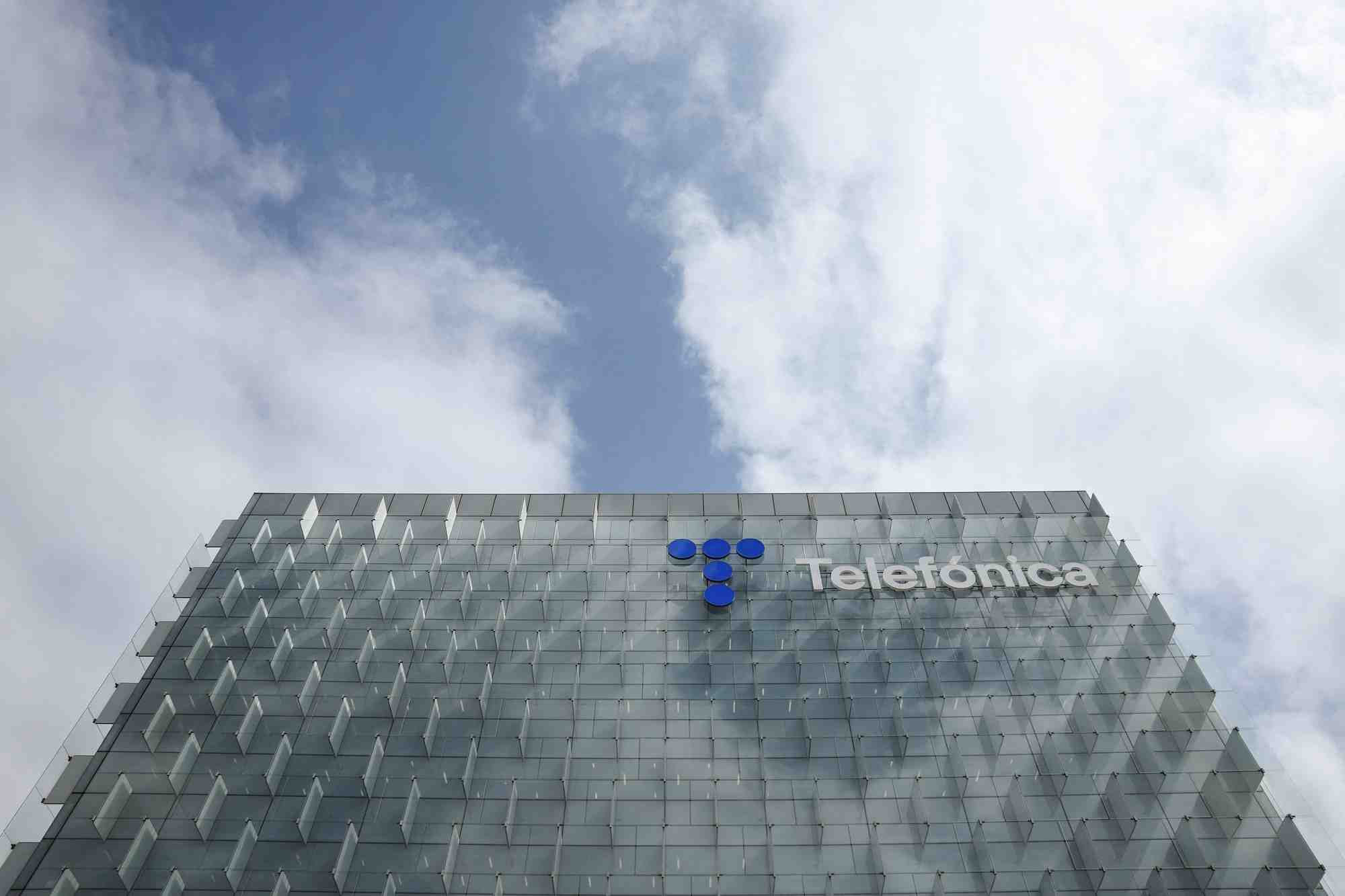 Photo d'archives du logo de telefonica a madrid